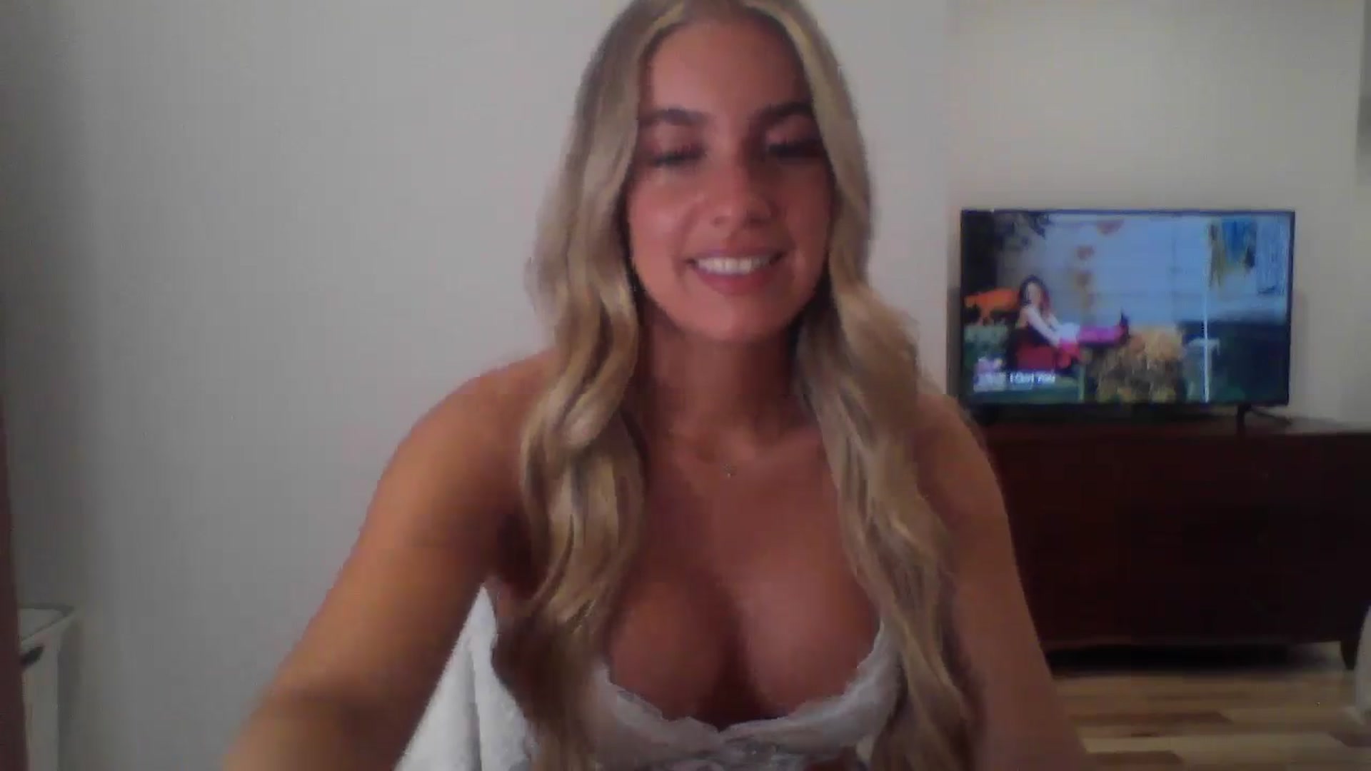 Gallery image thumbnail from MissDelphine's myfreecams stream on, 06/17/2025, 16:39 image 14 of 20