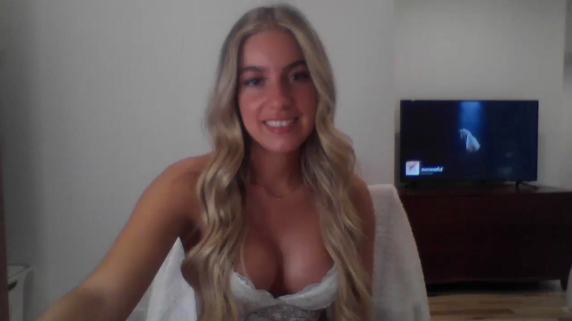 Gallery image thumbnail from MissDelphine's myfreecams stream on, 06/17/2025, 16:39 image 1 of 20