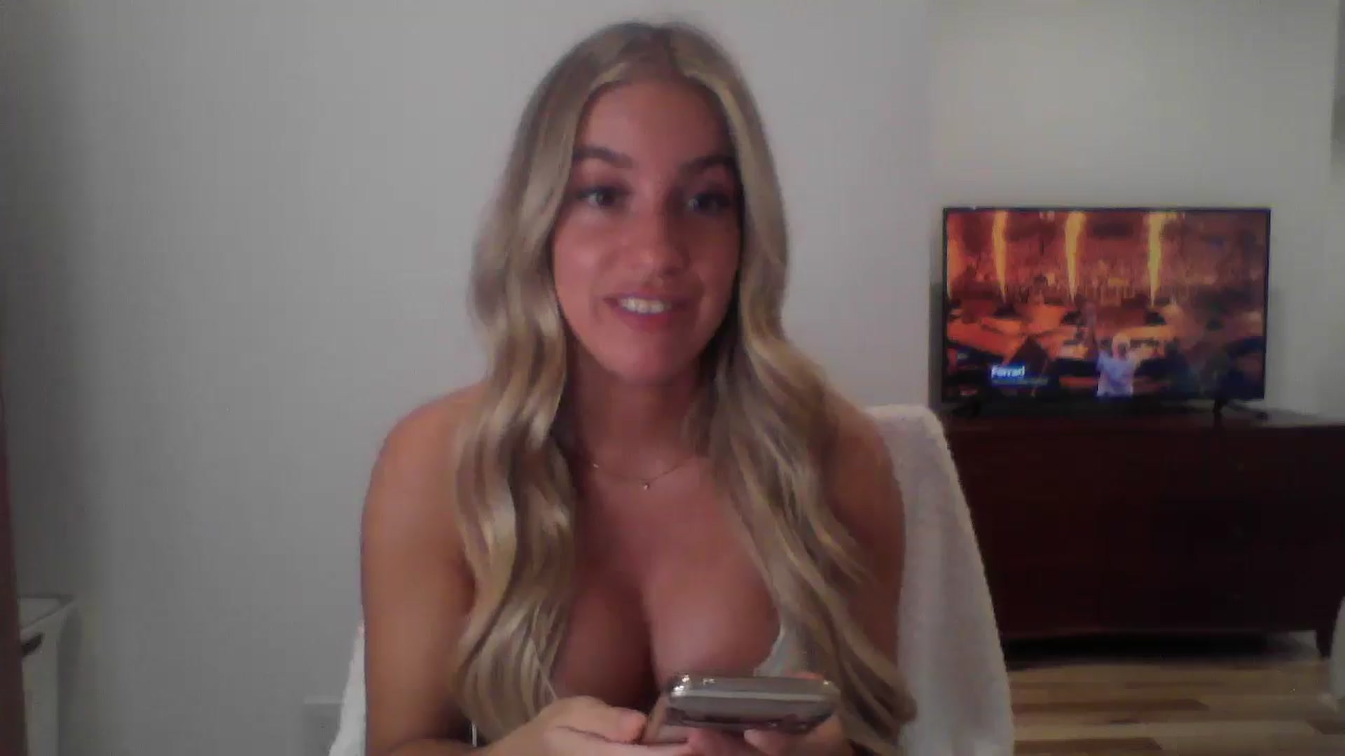 Gallery image thumbnail from MissDelphine's myfreecams stream on, 06/17/2025, 16:39 image 17 of 20