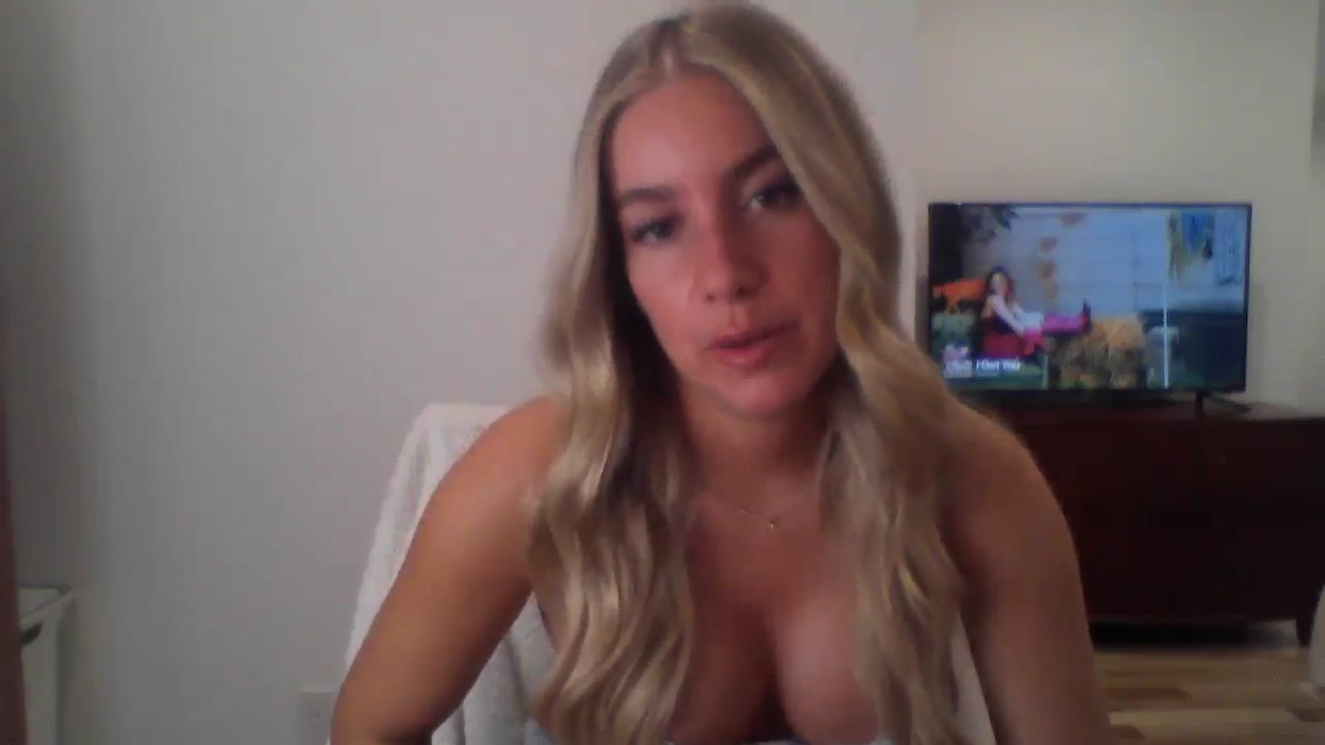 Gallery image thumbnail from MissDelphine's myfreecams stream on, 06/17/2025, 16:39 image 13 of 20