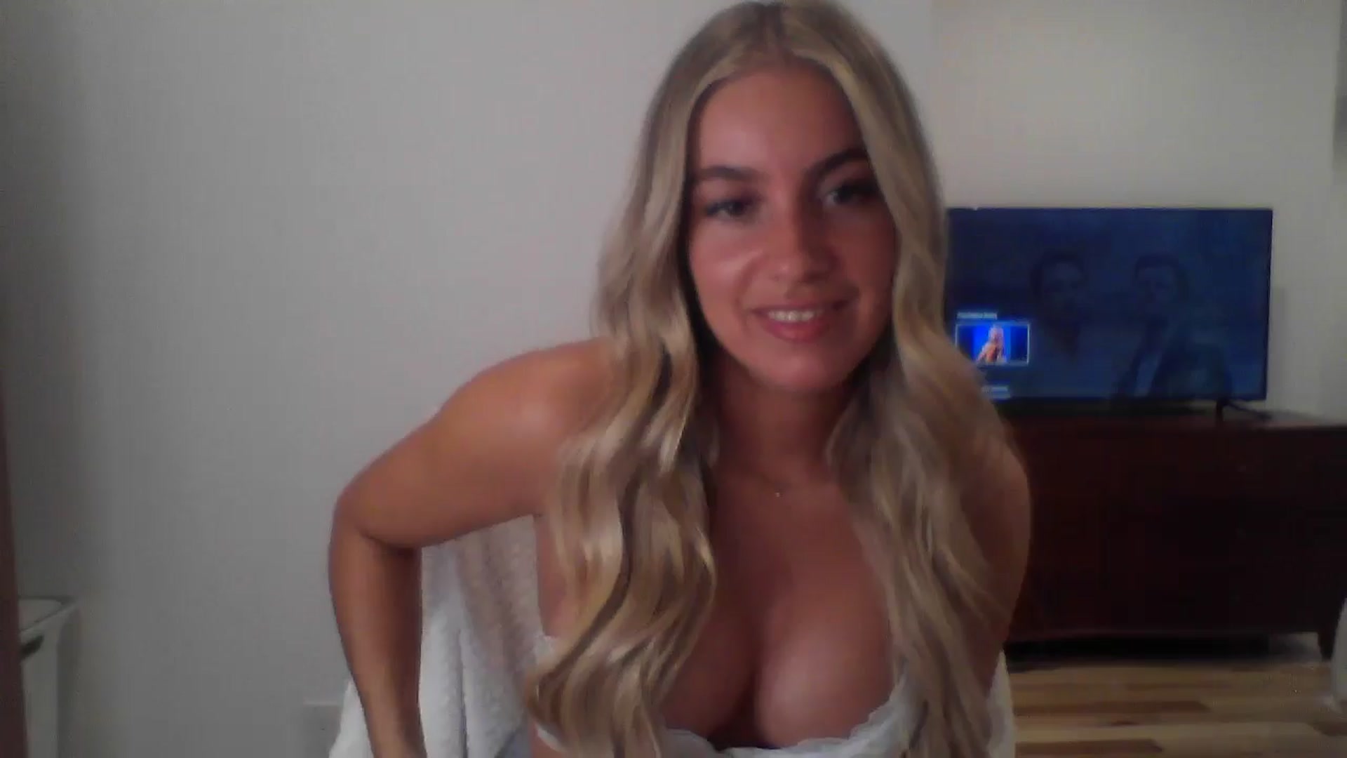 Gallery image thumbnail from MissDelphine's myfreecams stream on, 06/17/2025, 16:39 image 20 of 20
