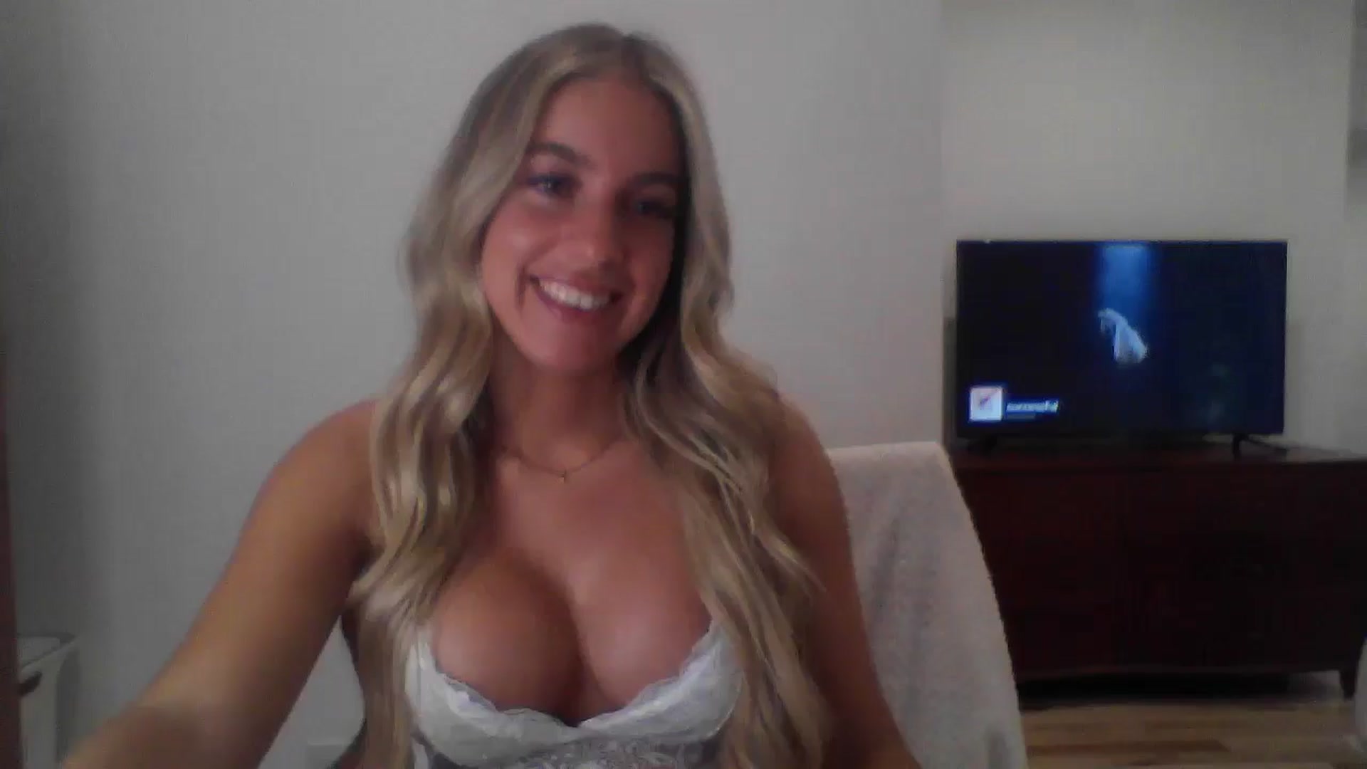 Gallery image thumbnail from MissDelphine's myfreecams stream on, 06/17/2025, 16:39 image 2 of 20