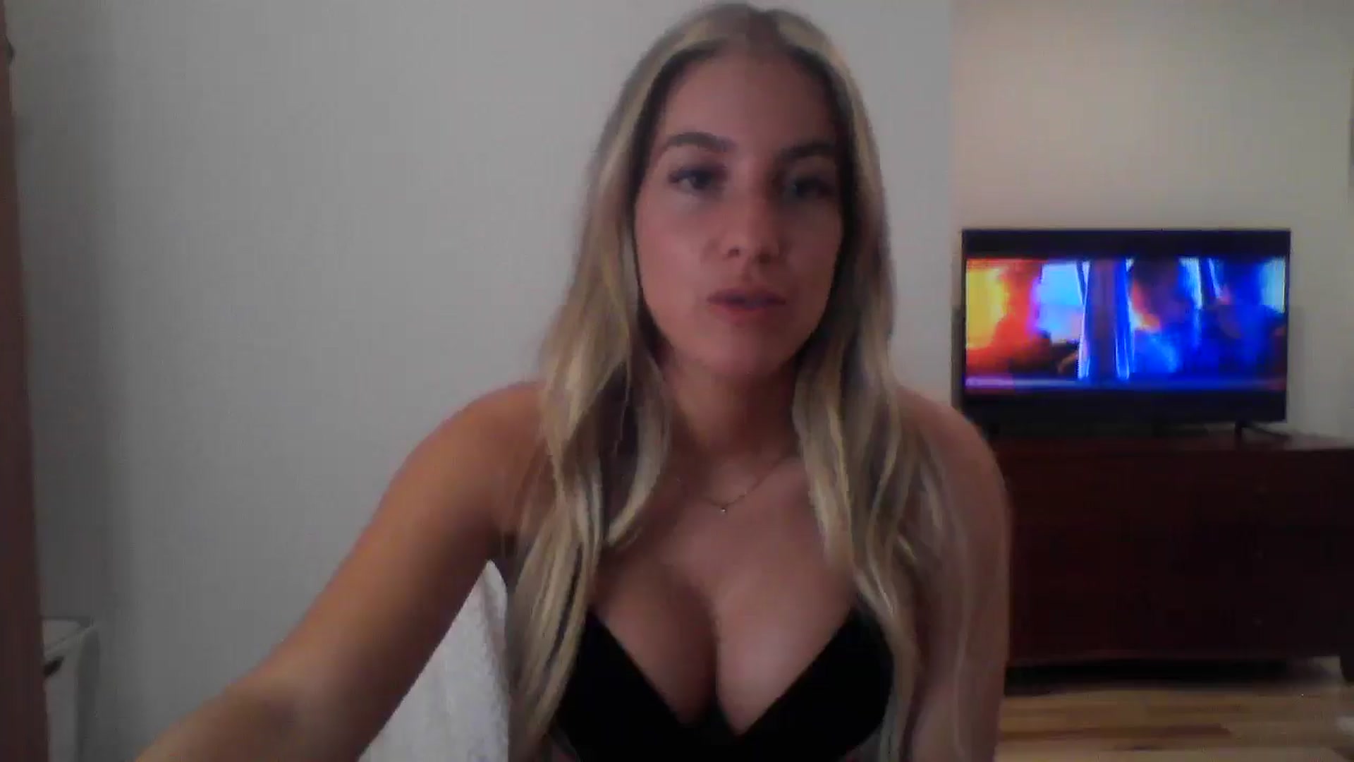 Gallery image thumbnail from MissDelphine's myfreecams stream on, 06/18/2025, 15:59 image 9 of 20