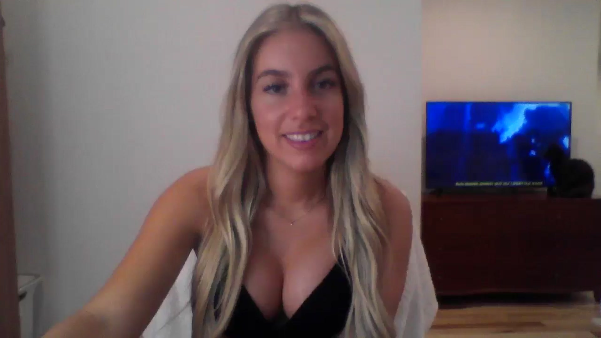 Gallery image thumbnail from MissDelphine's myfreecams stream on, 06/18/2025, 15:59 image 16 of 20