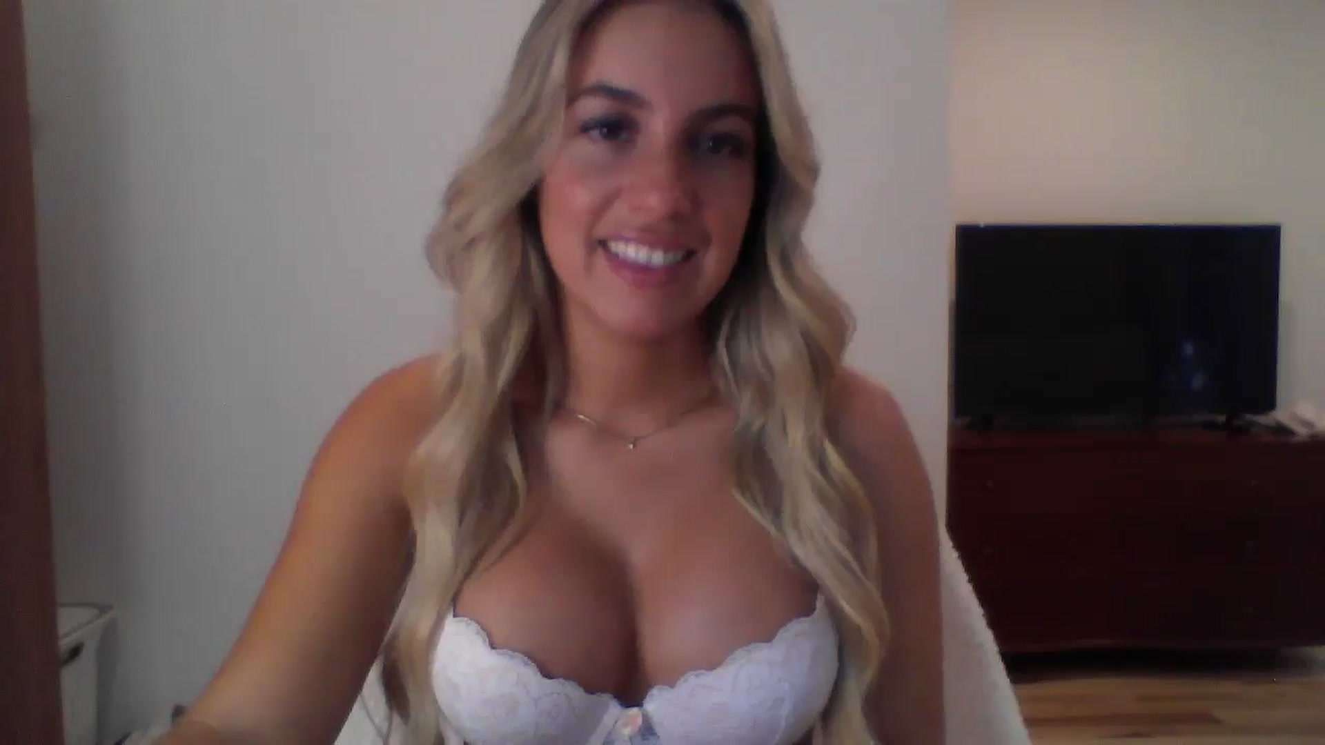 Gallery image thumbnail from MissDelphine's myfreecams stream on, 07/09/2025, 16:24 image 17 of 20
