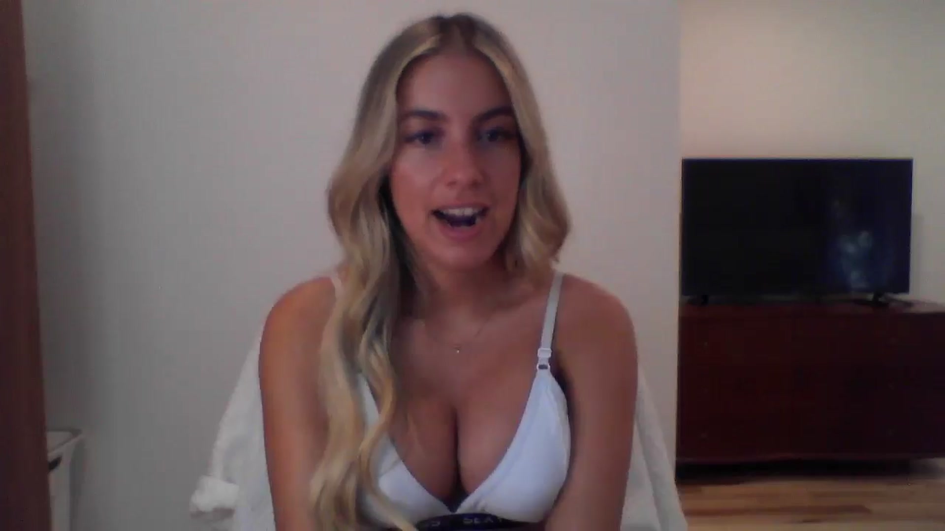 Gallery image thumbnail from MissDelphine's myfreecams stream on, 07/16/2025, 17:34 image 19 of 20