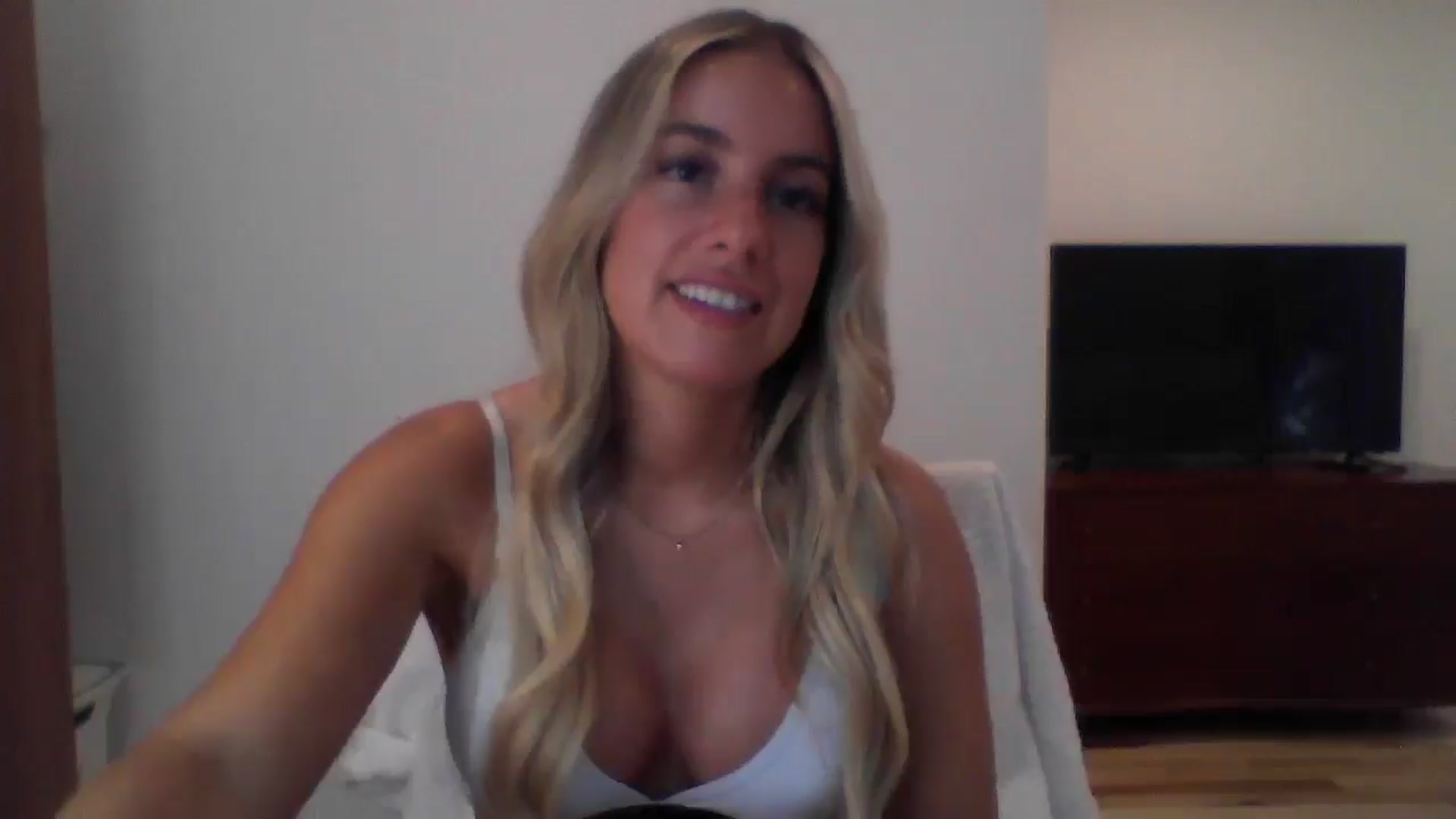 Gallery image thumbnail from MissDelphine's myfreecams stream on, 07/16/2025, 17:34 image 14 of 20