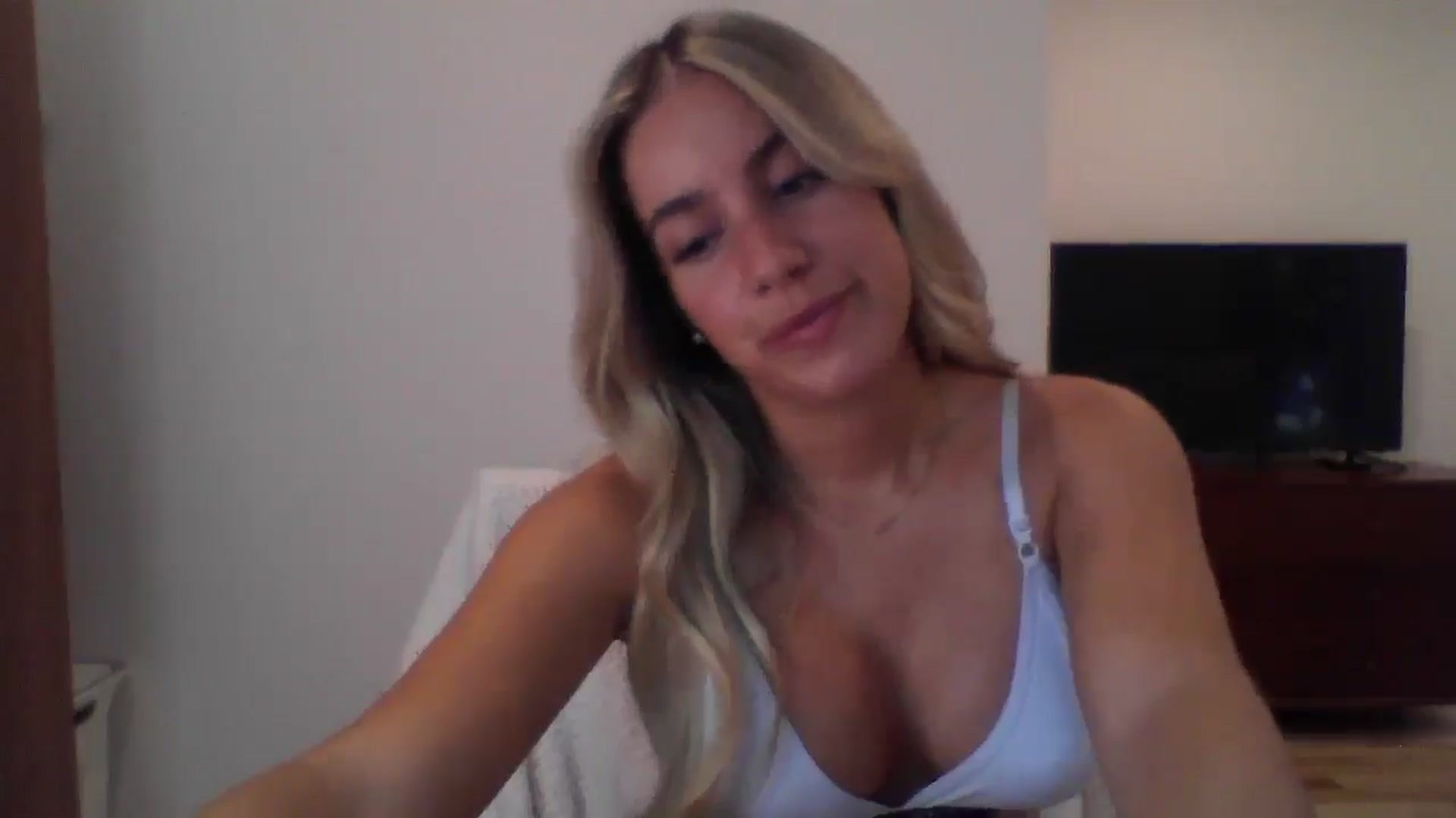 Gallery image thumbnail from MissDelphine's myfreecams stream on, 07/16/2025, 17:34 image 9 of 20
