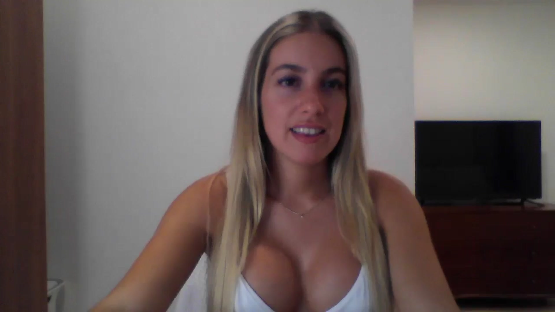 Gallery image thumbnail from MissDelphine's myfreecams stream on, 08/04/2025, 16:24 image 8 of 20