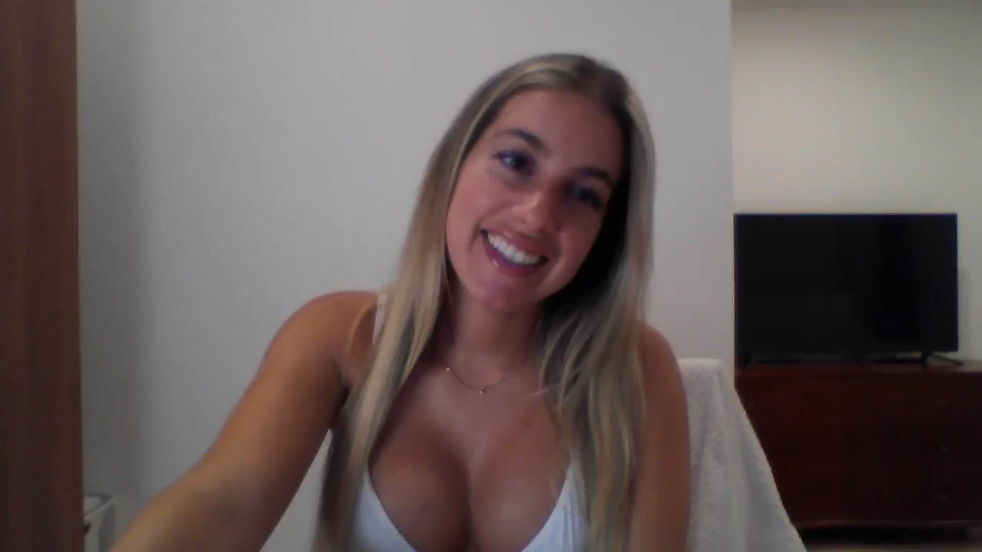 Gallery image thumbnail from MissDelphine's myfreecams stream on, 08/04/2025, 16:24 image 7 of 20