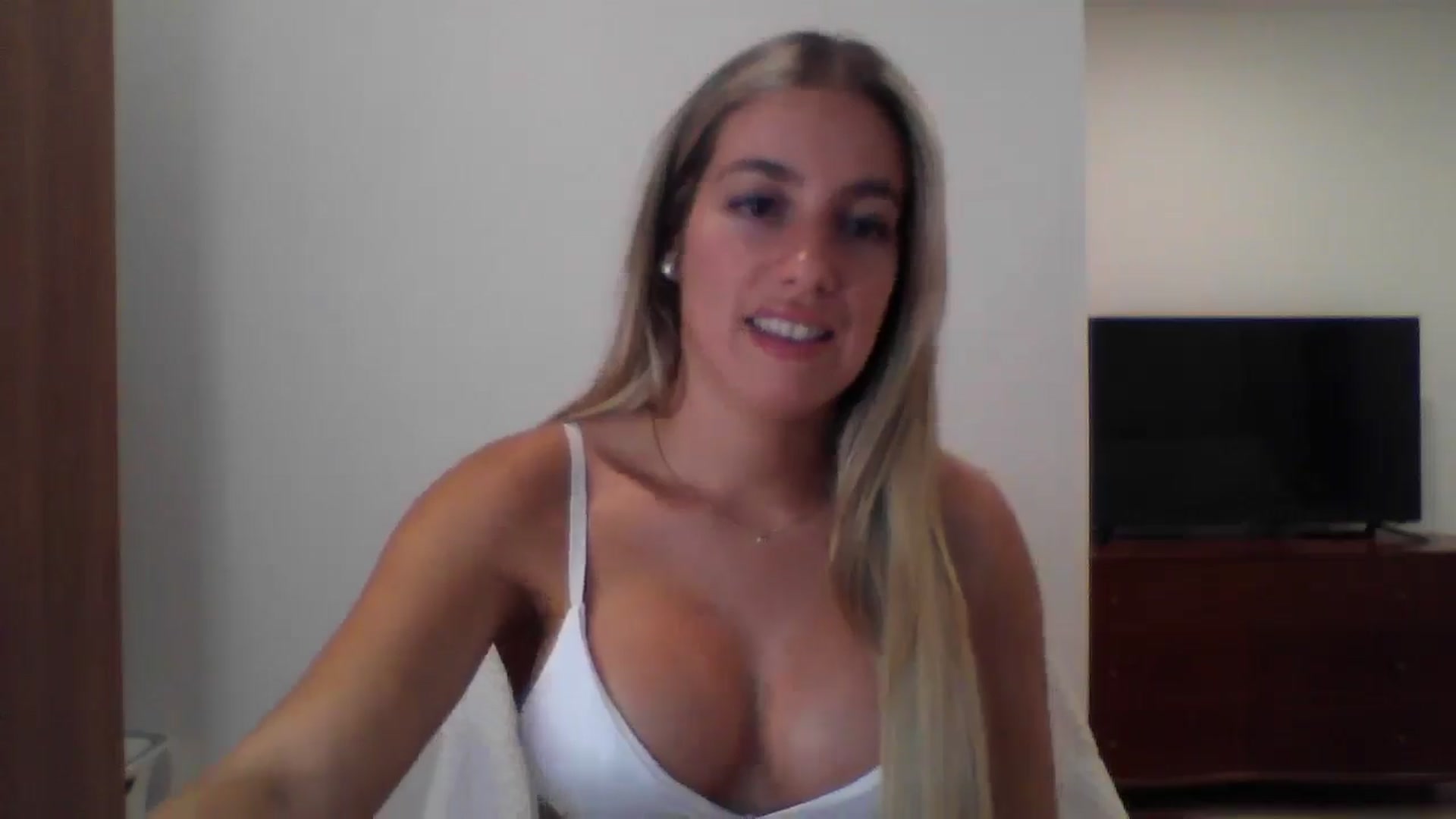 Gallery image thumbnail from MissDelphine's myfreecams stream on, 08/04/2025, 16:24 image 17 of 20