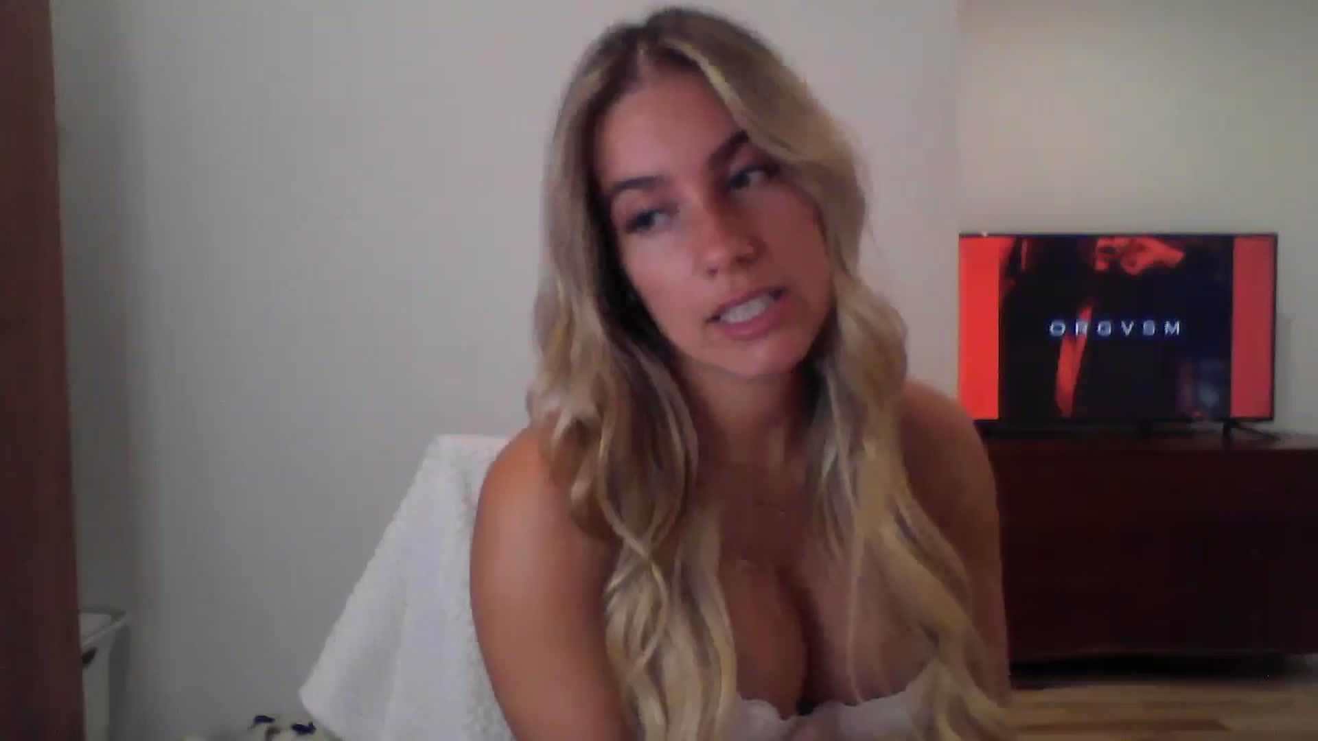 Gallery image thumbnail from MissDelphine's myfreecams stream on, 08/11/2025, 17:01 image 6 of 20