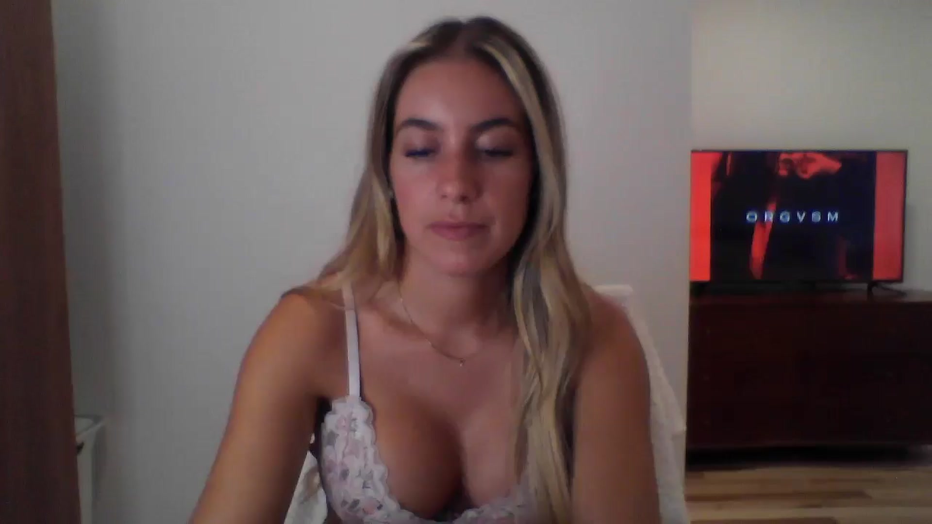 Gallery image thumbnail from MissDelphine's myfreecams stream on, 08/13/2025, 17:31 image 1 of 20