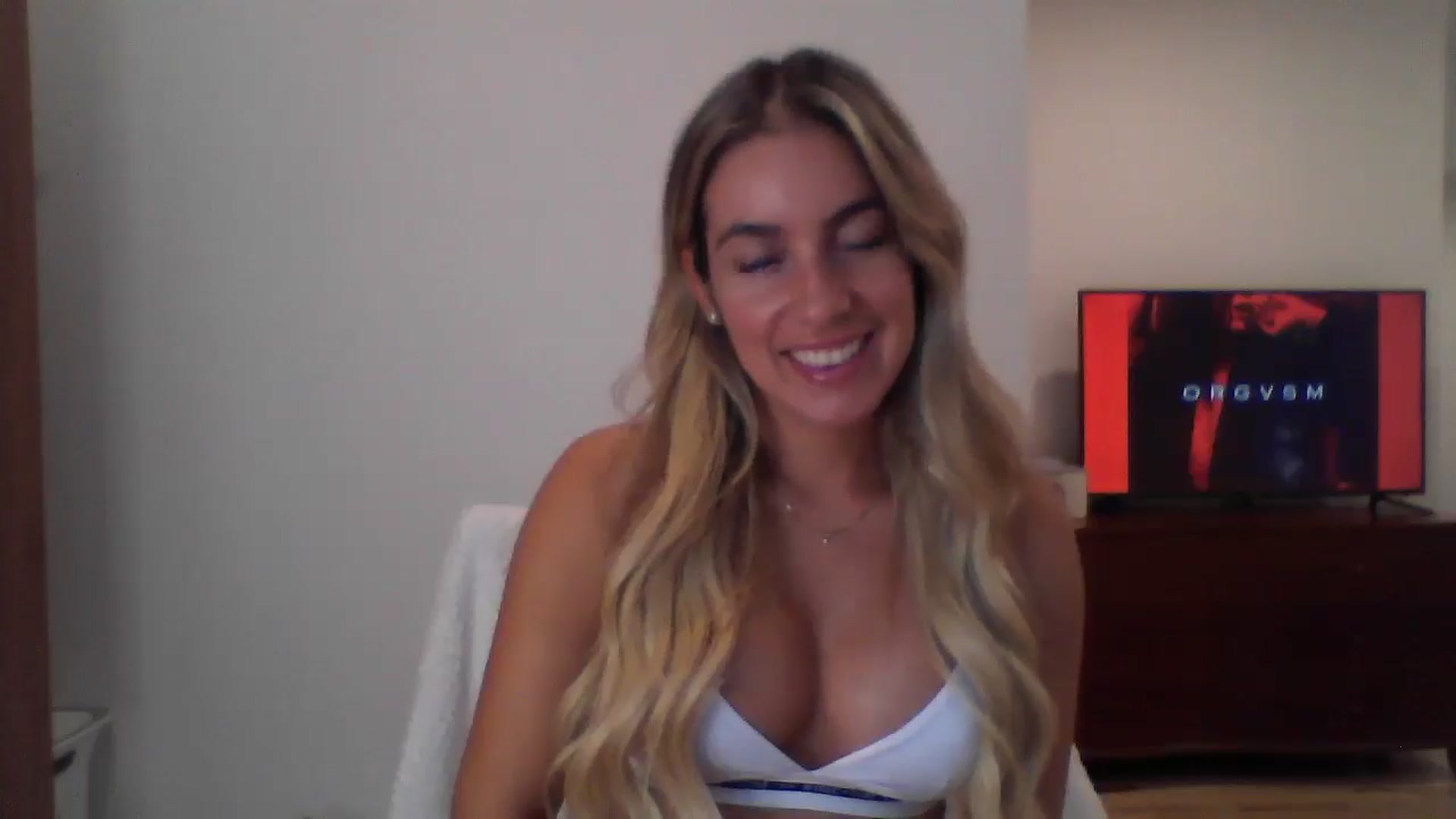 Gallery image thumbnail from MissDelphine's myfreecams stream on, 08/18/2025, 16:20 image 15 of 20
