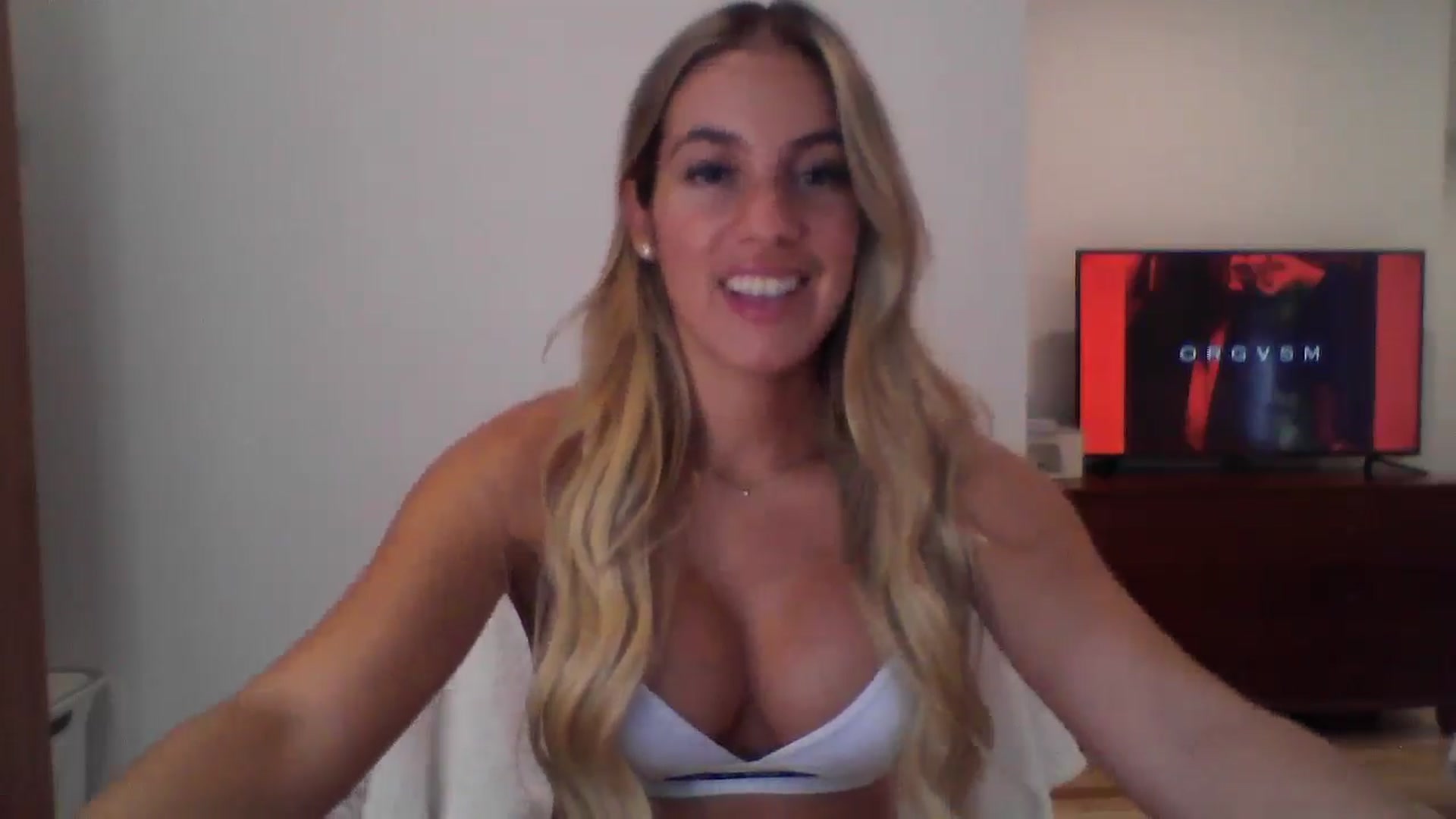 Gallery image thumbnail from MissDelphine's myfreecams stream on, 08/18/2025, 17:45 image 10 of 20