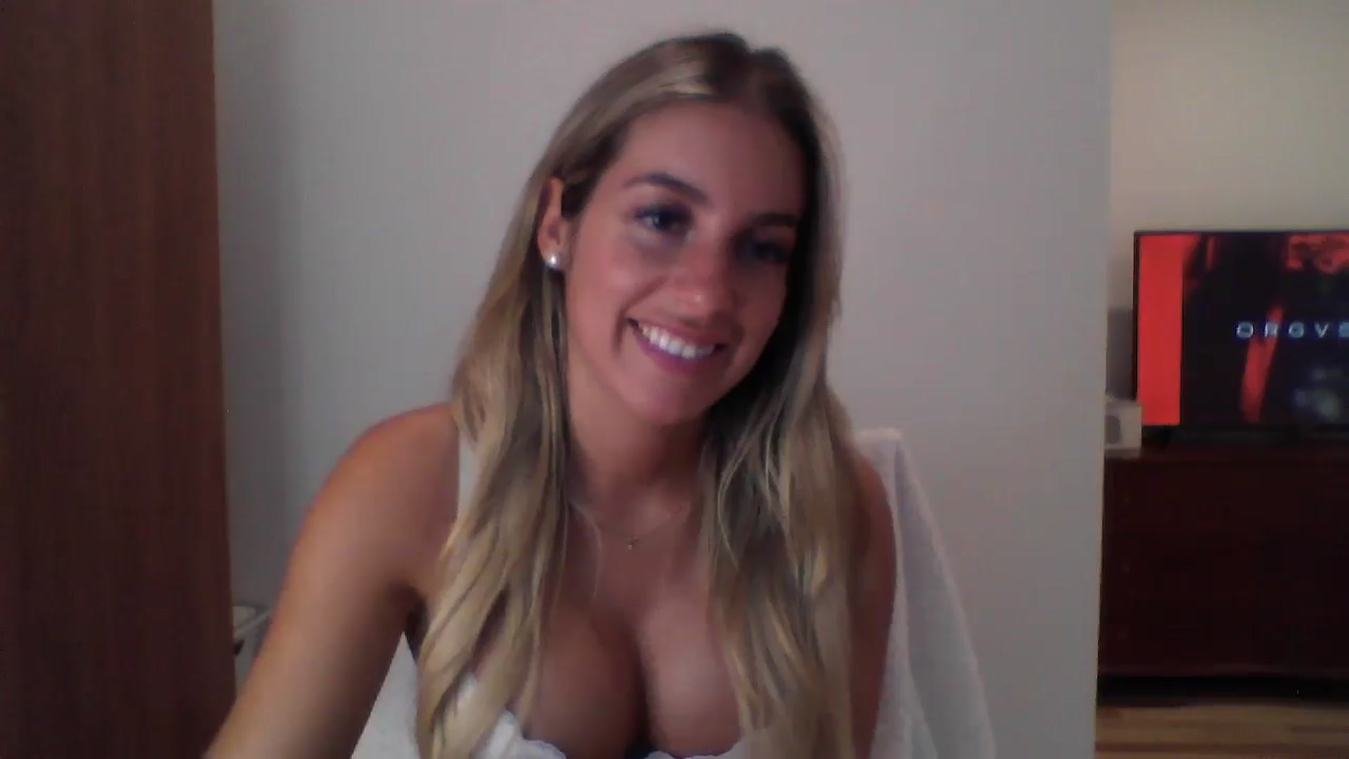 Gallery image thumbnail from MissDelphine's myfreecams stream on, 08/21/2025, 18:06 image 11 of 20