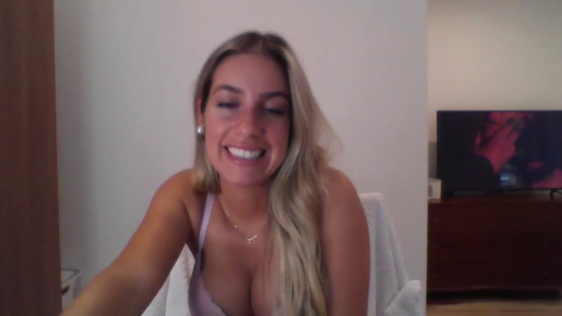 Gallery image thumbnail from MissDelphine's myfreecams stream on, 09/10/2025, 17:21 image 14 of 20