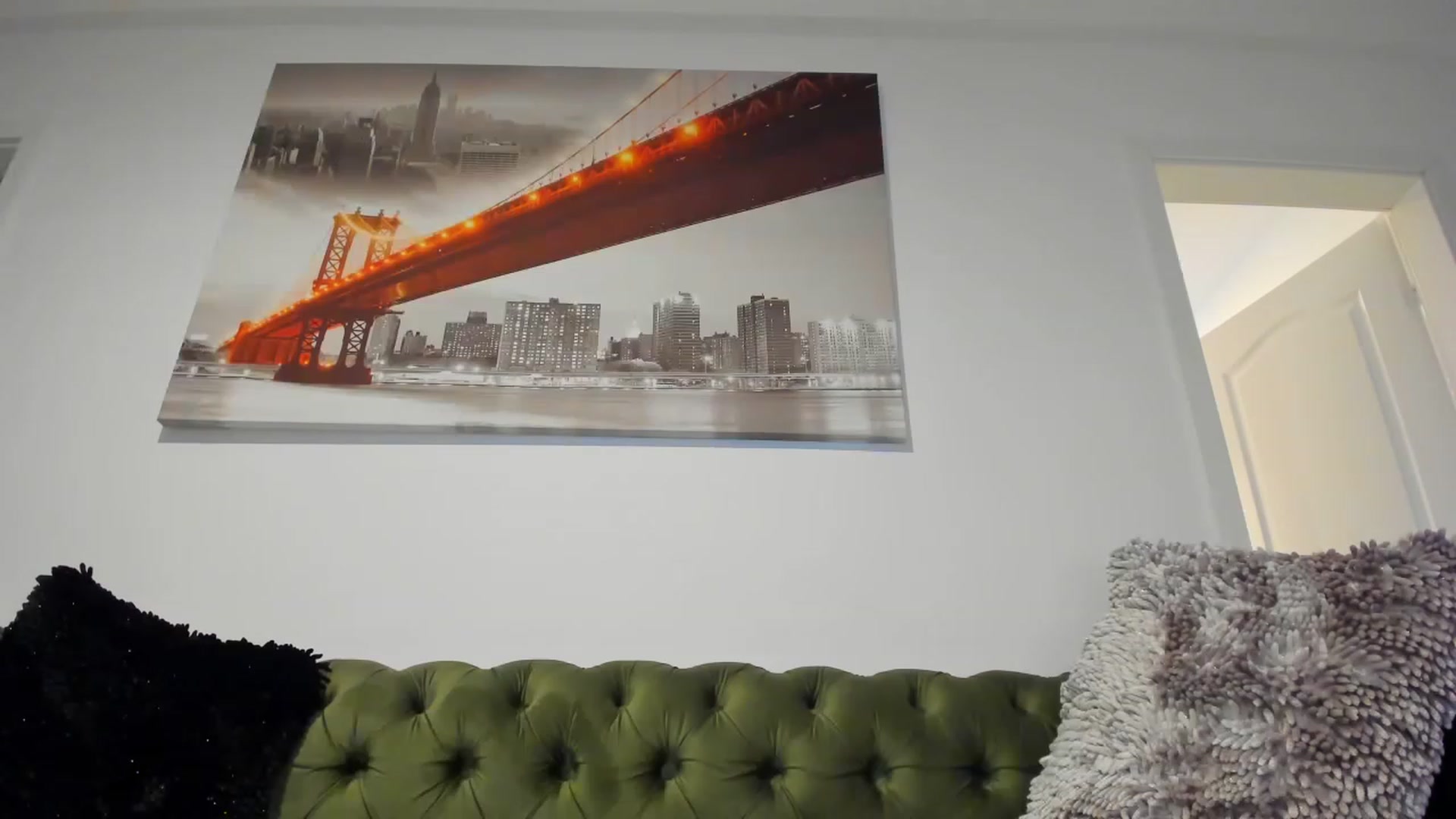 Gallery image thumbnail from MissDivine__'s myfreecams stream on, 02/04/2023, 15:04 image 3 of 20