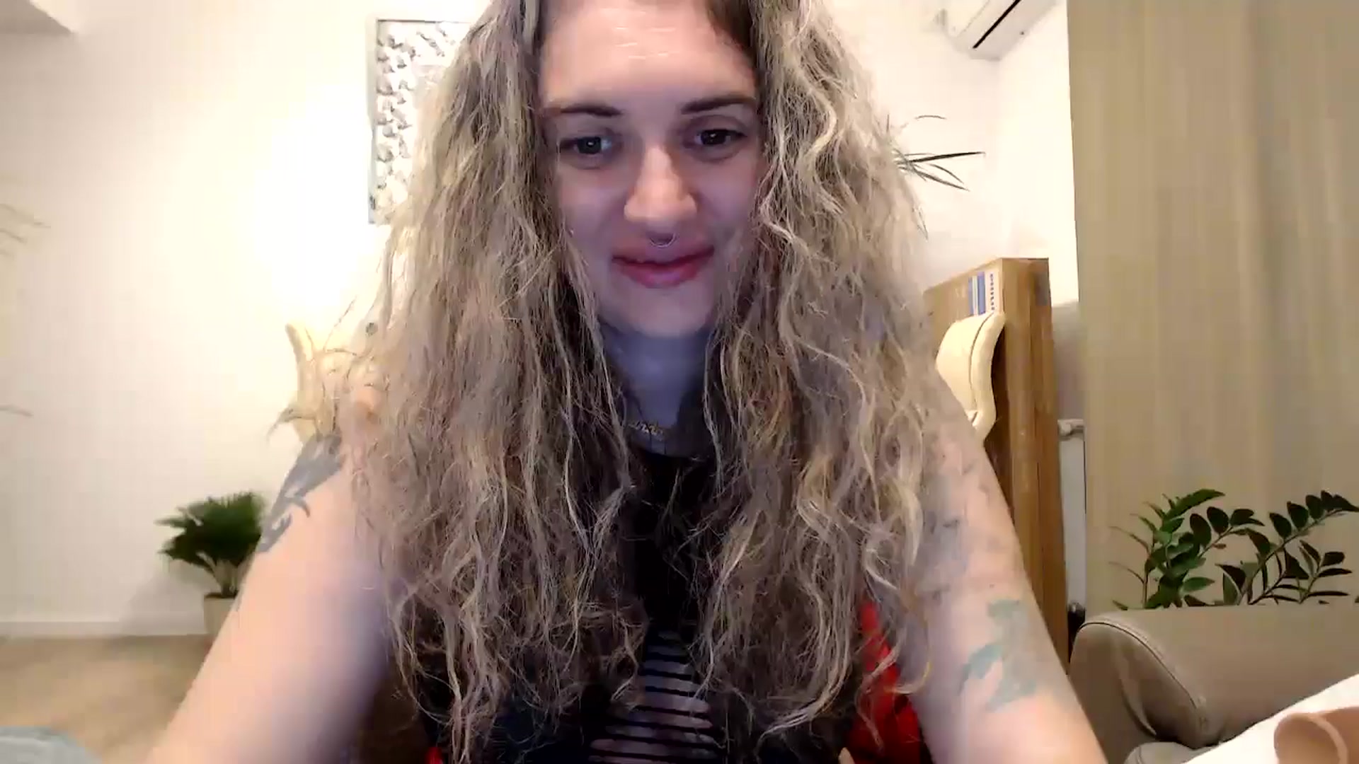 Gallery image thumbnail from MissDivinna's myfreecams stream on, 07/08/2024, 23:45 image 18 of 20