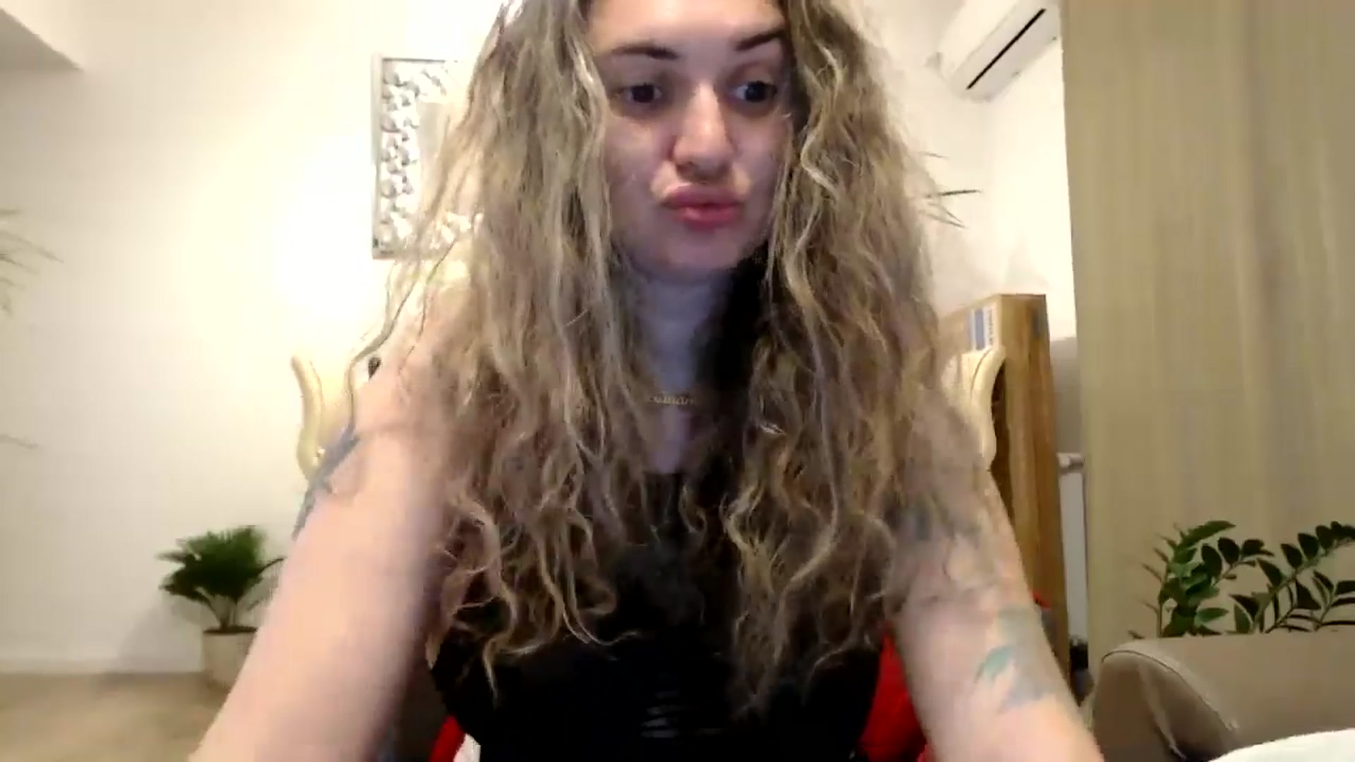 Gallery image thumbnail from MissDivinna's myfreecams stream on, 07/08/2024, 23:45 image 3 of 20