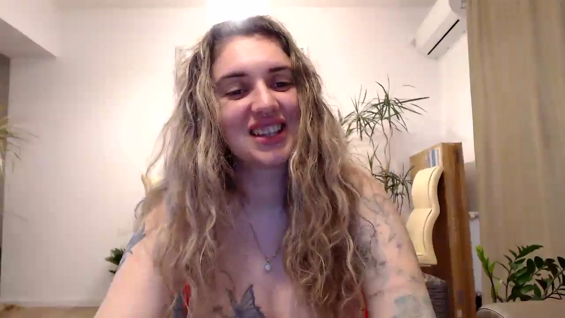 Gallery image thumbnail from MissDivinna's myfreecams stream on, 07/18/2024, 03:17 image 19 of 20
