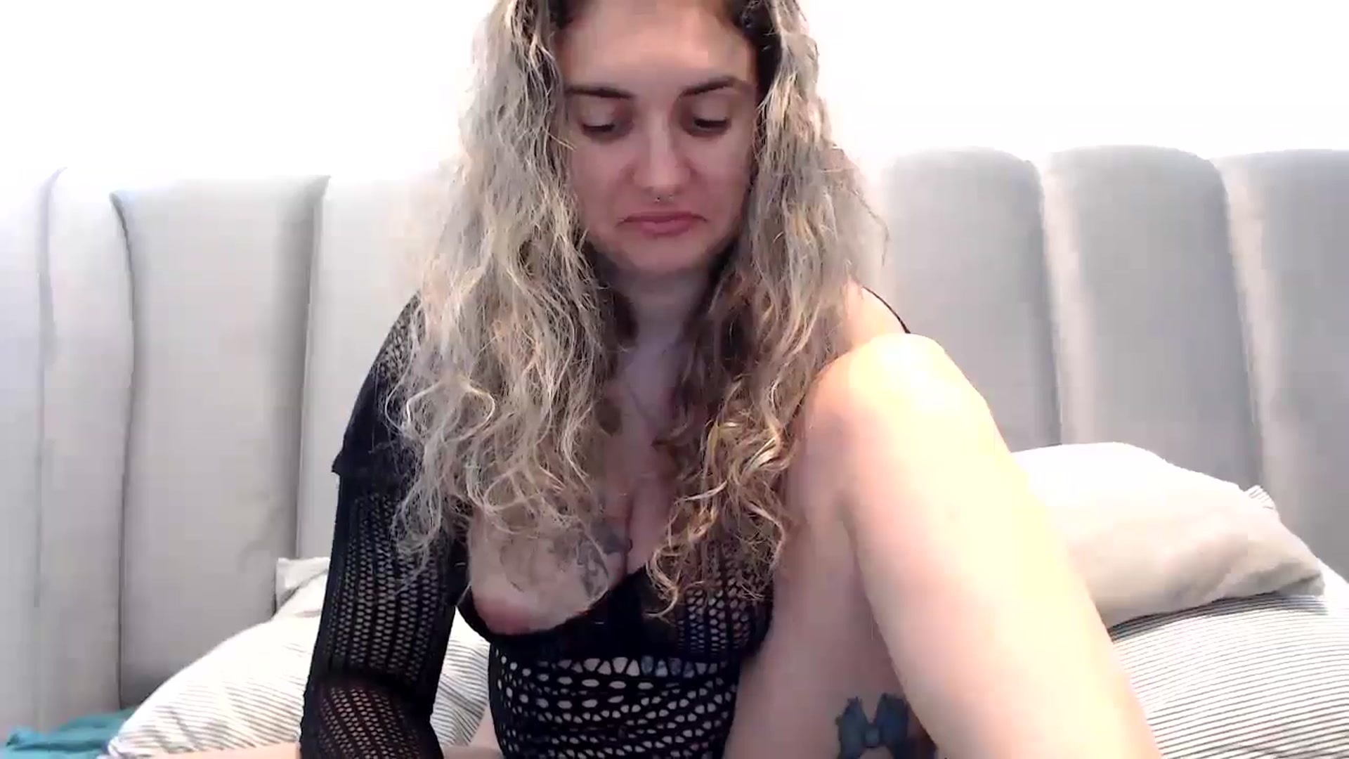 Gallery image thumbnail from MissDivinna's myfreecams stream on, 07/19/2024, 01:19 image 10 of 20