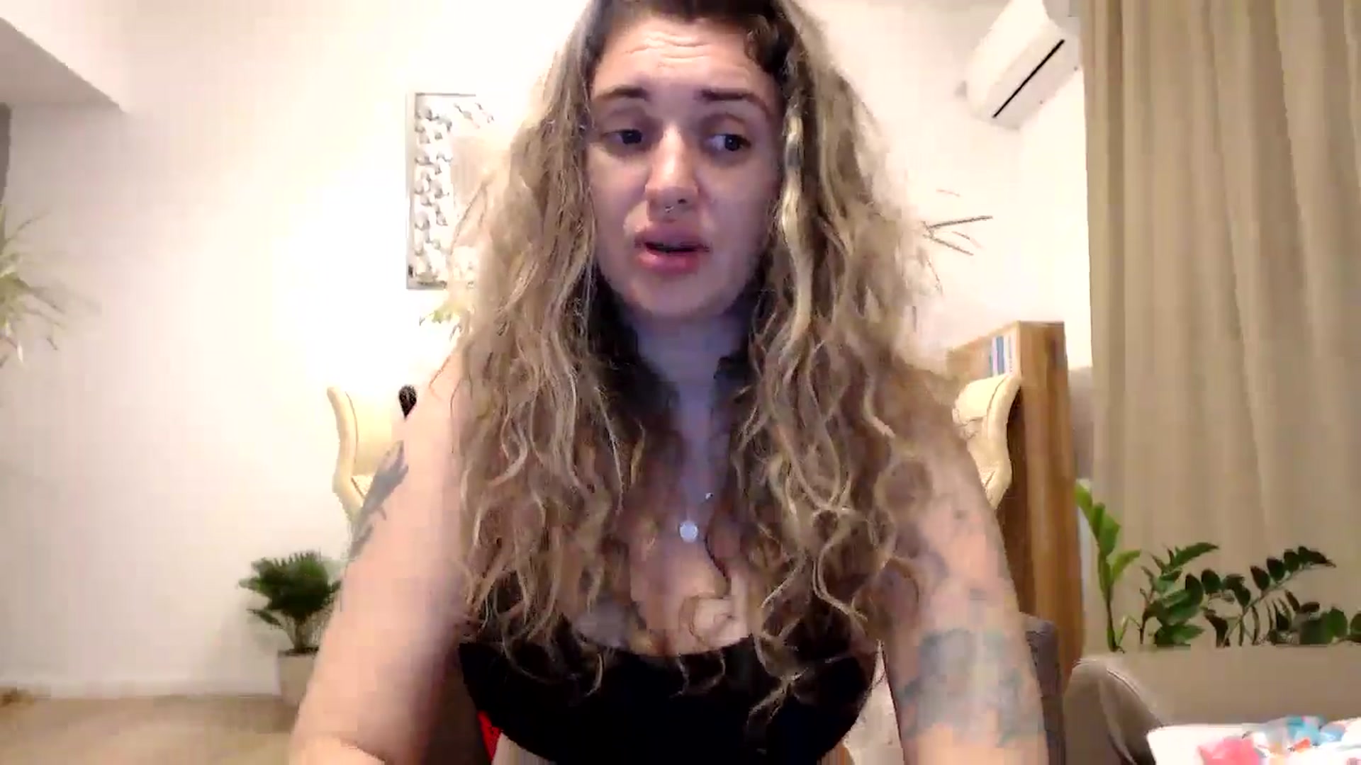 Gallery image thumbnail from MissDivinna's myfreecams stream on, 07/25/2024, 04:02 image 19 of 20