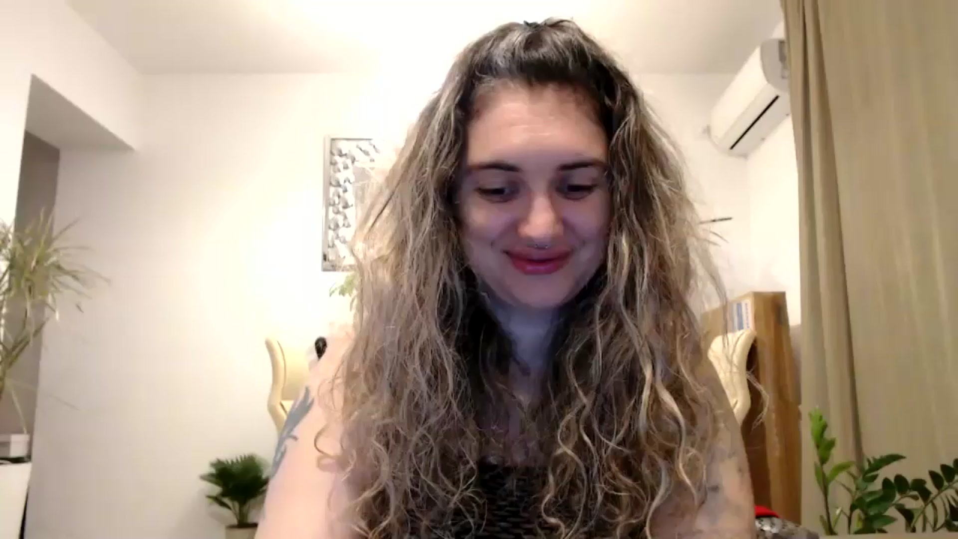 Gallery image thumbnail from MissDivinna's myfreecams stream on, 07/25/2024, 22:49 image 1 of 20