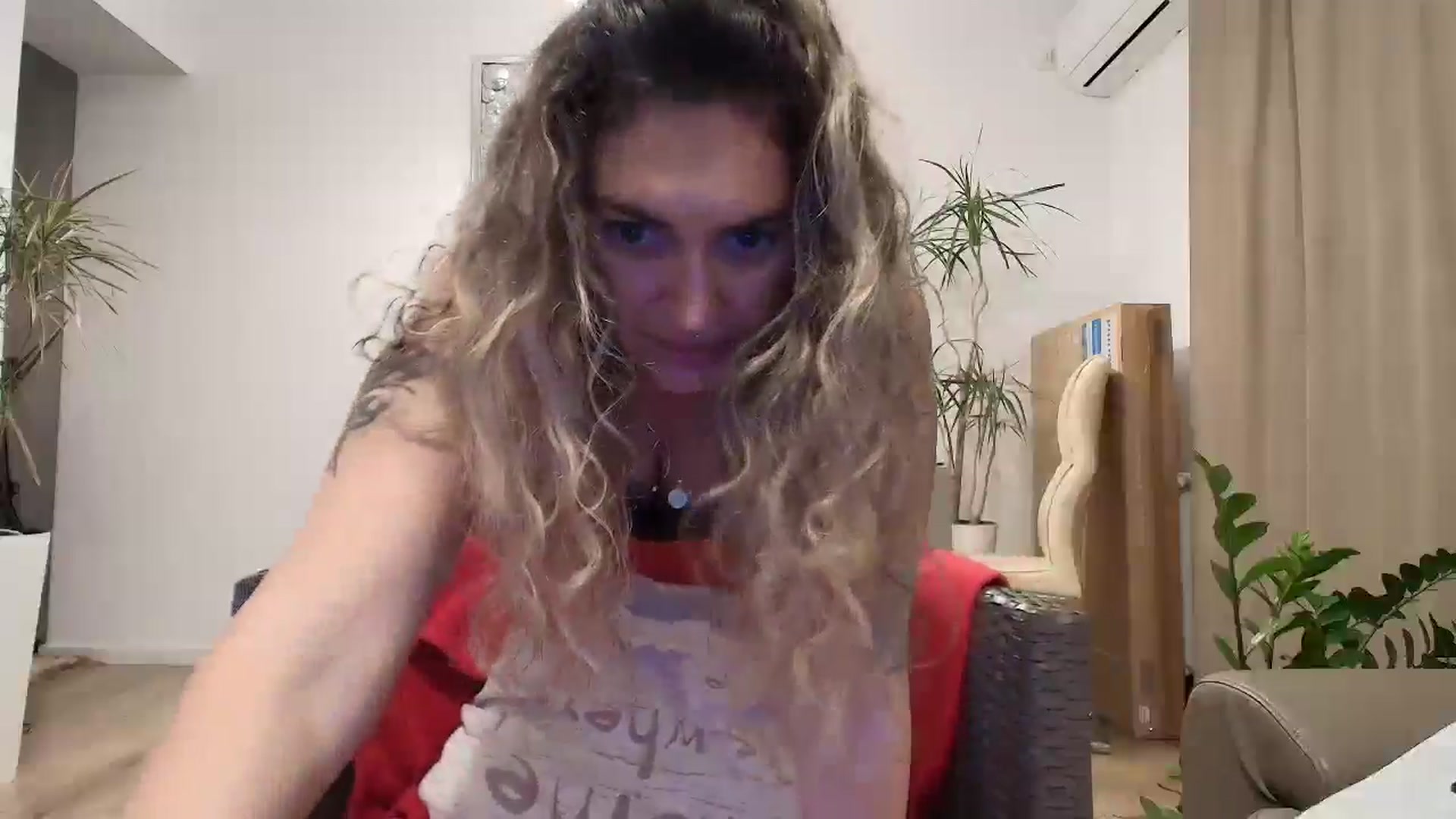 Gallery image thumbnail from MissDivinna's myfreecams stream on, 08/08/2024, 02:22 image 19 of 20