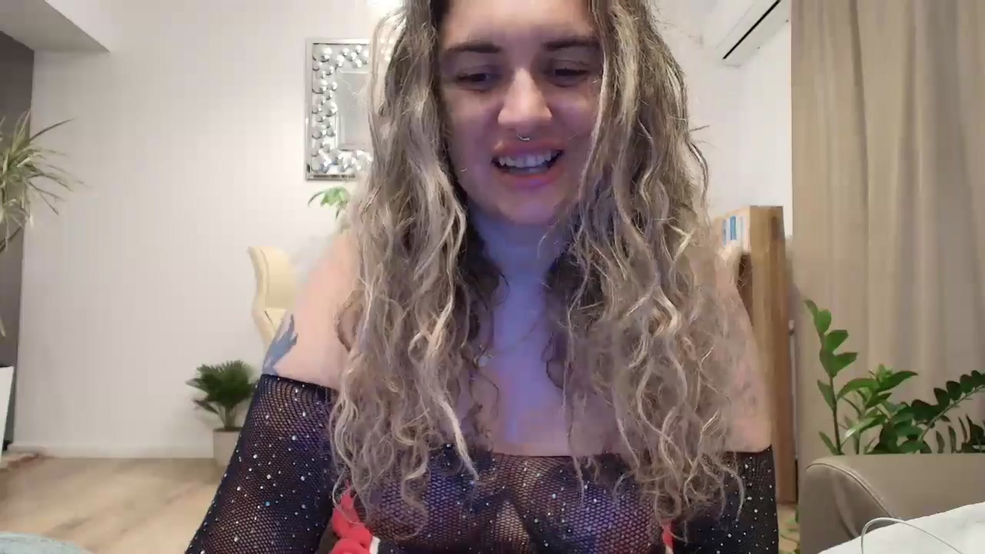 Gallery image thumbnail from MissDivinna's myfreecams stream on, 08/09/2024, 24:05 image 18 of 20