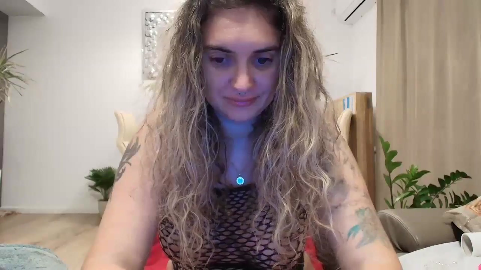 Gallery image thumbnail from MissDivinna's myfreecams stream on, 08/10/2024, 24:01 image 8 of 20