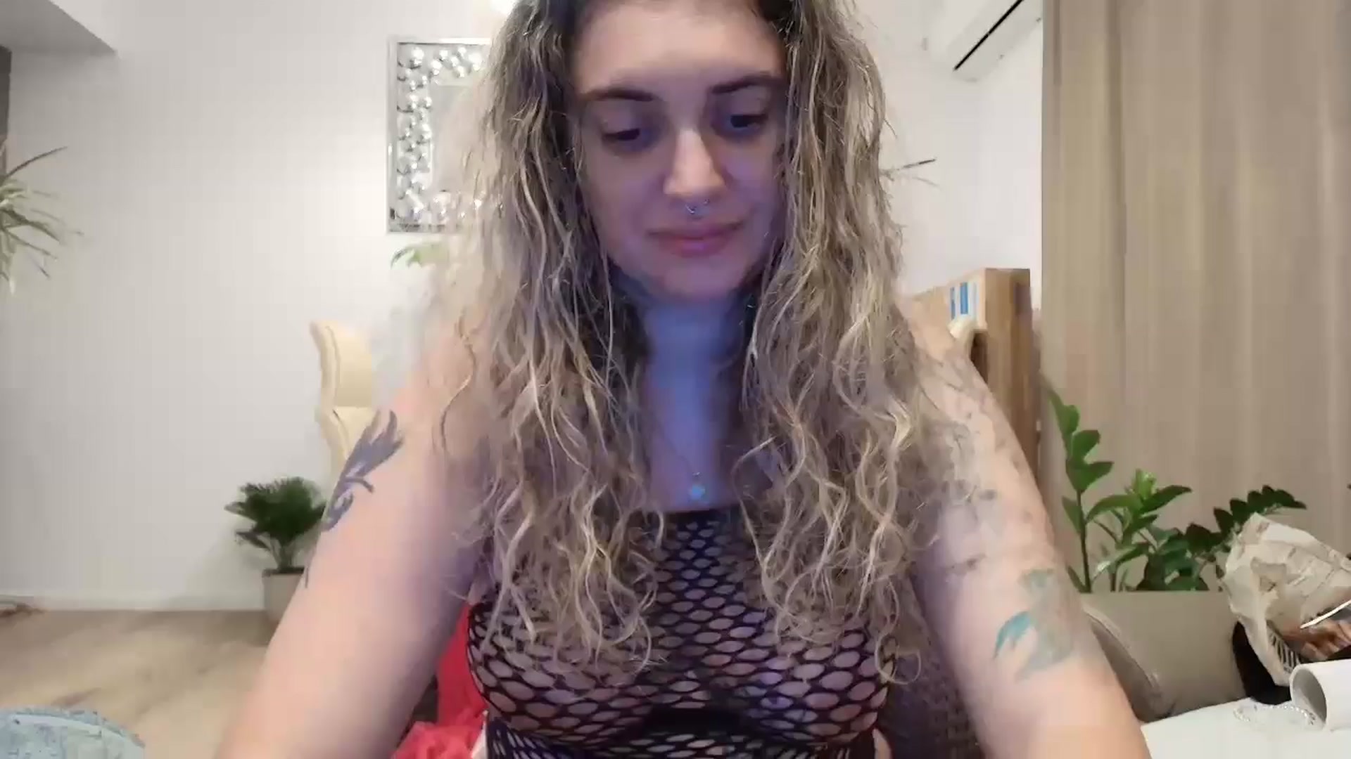 Gallery image thumbnail from MissDivinna's myfreecams stream on, 08/10/2024, 24:55 image 8 of 20