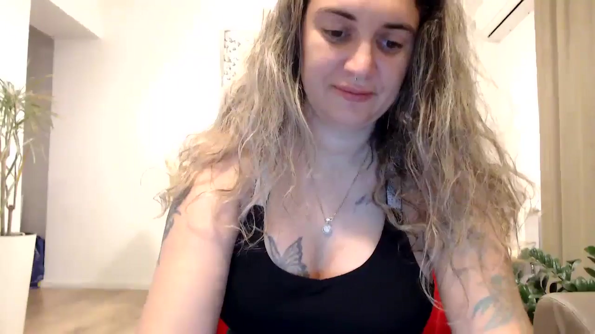 Gallery image thumbnail from MissDivinna's myfreecams stream on, 09/09/2024, 21:18 image 7 of 20
