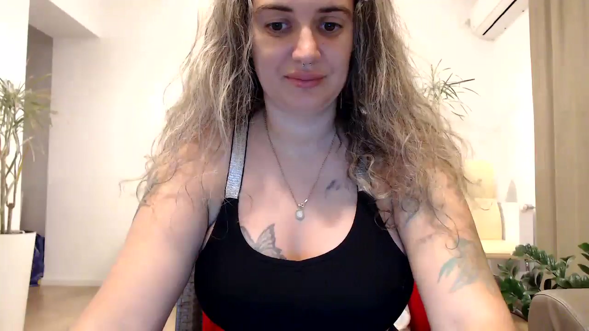 Gallery image thumbnail from MissDivinna's myfreecams stream on, 09/09/2024, 21:18 image 6 of 20