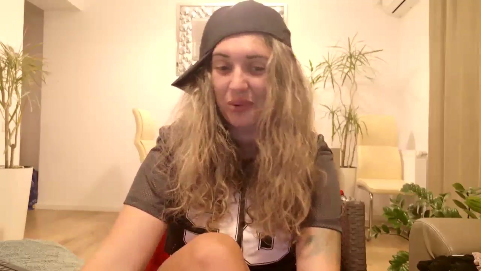 Gallery image thumbnail from MissDivinna's myfreecams stream on, 09/10/2024, 03:01 image 4 of 20