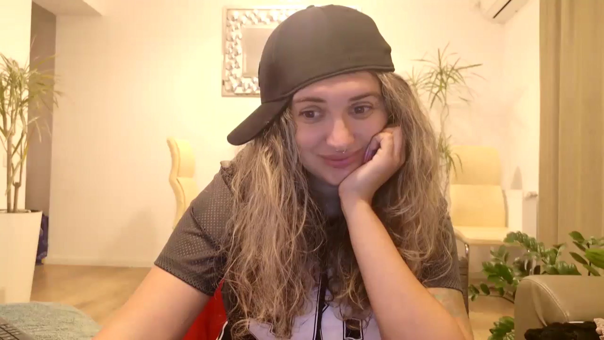 Gallery image thumbnail from MissDivinna's myfreecams stream on, 09/10/2024, 03:01 image 11 of 20