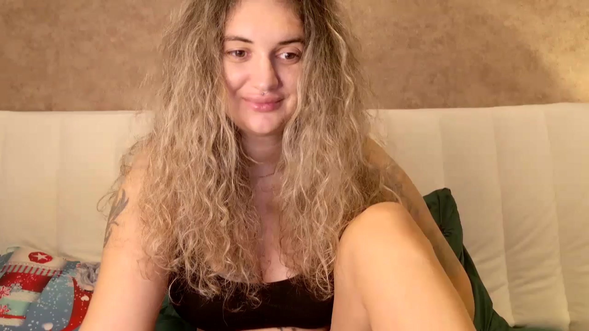 Gallery image thumbnail from MissDivinna's myfreecams stream on, 09/15/2024, 23:23 image 6 of 20