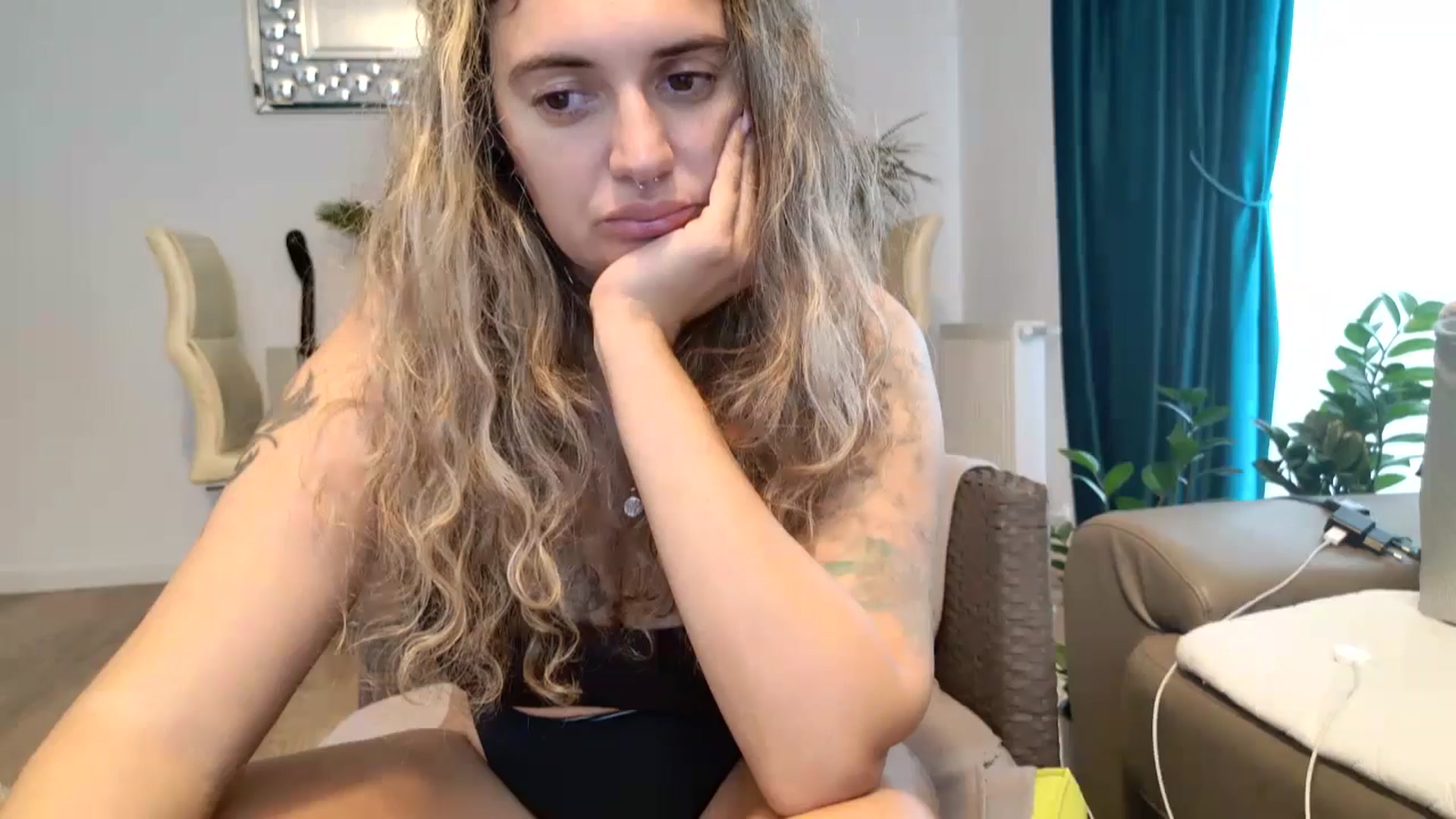 Gallery image thumbnail from MissDivinna's myfreecams stream on, 09/18/2024, 05:57 image 11 of 20