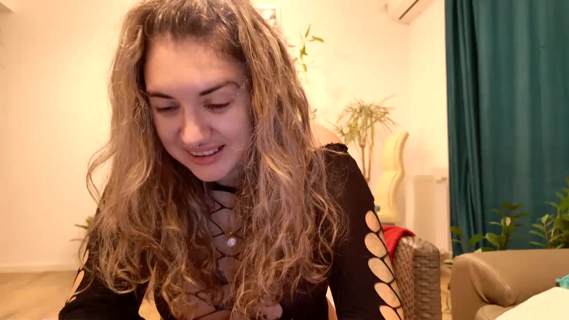 Gallery image thumbnail from MissDivinna's myfreecams stream on, 10/13/2024, 24:27 image 3 of 20