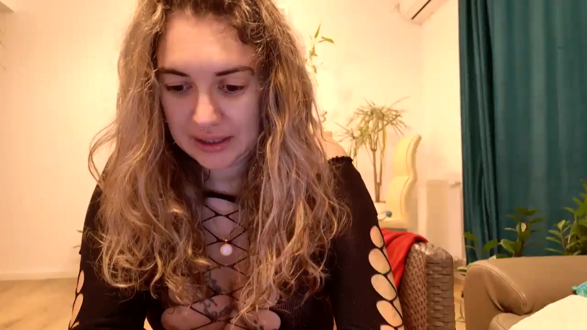 Gallery image thumbnail from MissDivinna's myfreecams stream on, 10/13/2024, 24:27 image 2 of 20
