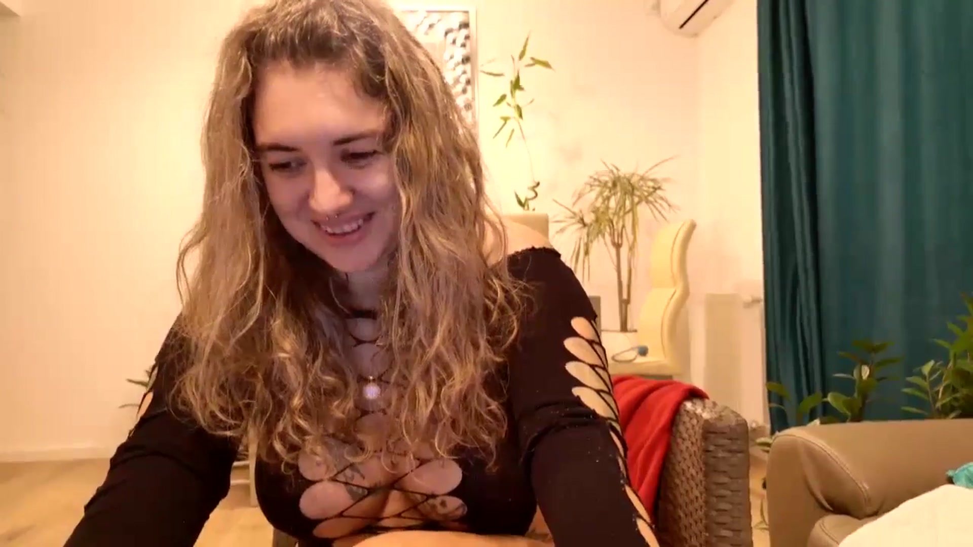 Gallery image thumbnail from MissDivinna's myfreecams stream on, 10/13/2024, 24:27 image 6 of 20