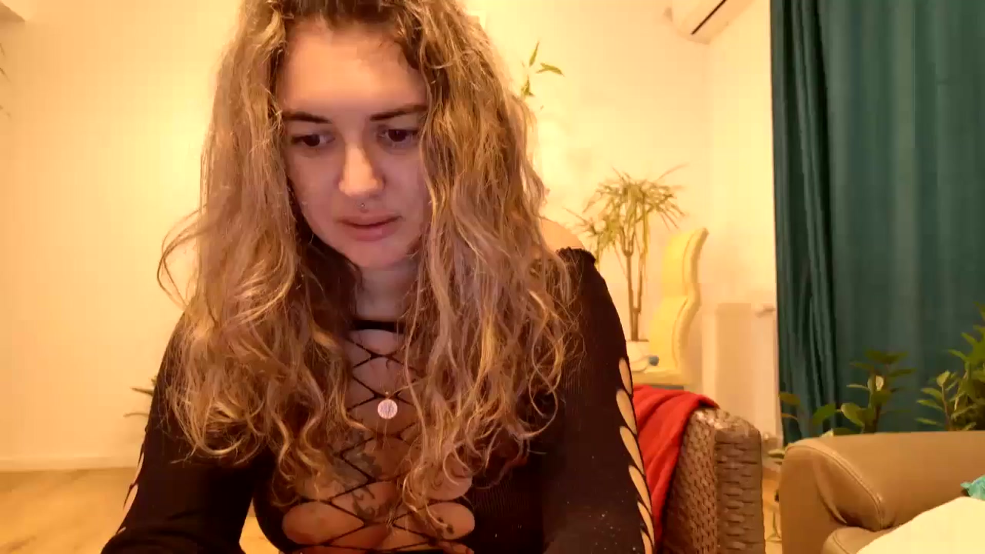 Gallery image thumbnail from MissDivinna's myfreecams stream on, 10/13/2024, 24:27 image 1 of 20