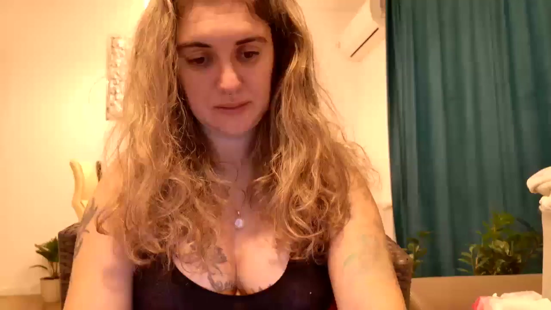 Gallery image thumbnail from MissDivinna's myfreecams stream on, 10/18/2024, 05:22 image 5 of 20