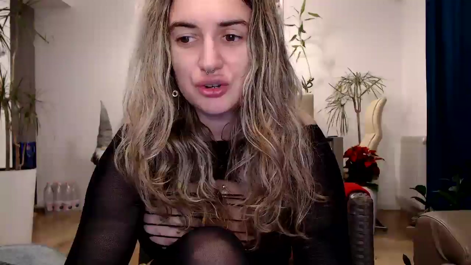 Gallery image thumbnail from MissDivinna's myfreecams stream on, 11/25/2024, 03:32 image 7 of 20