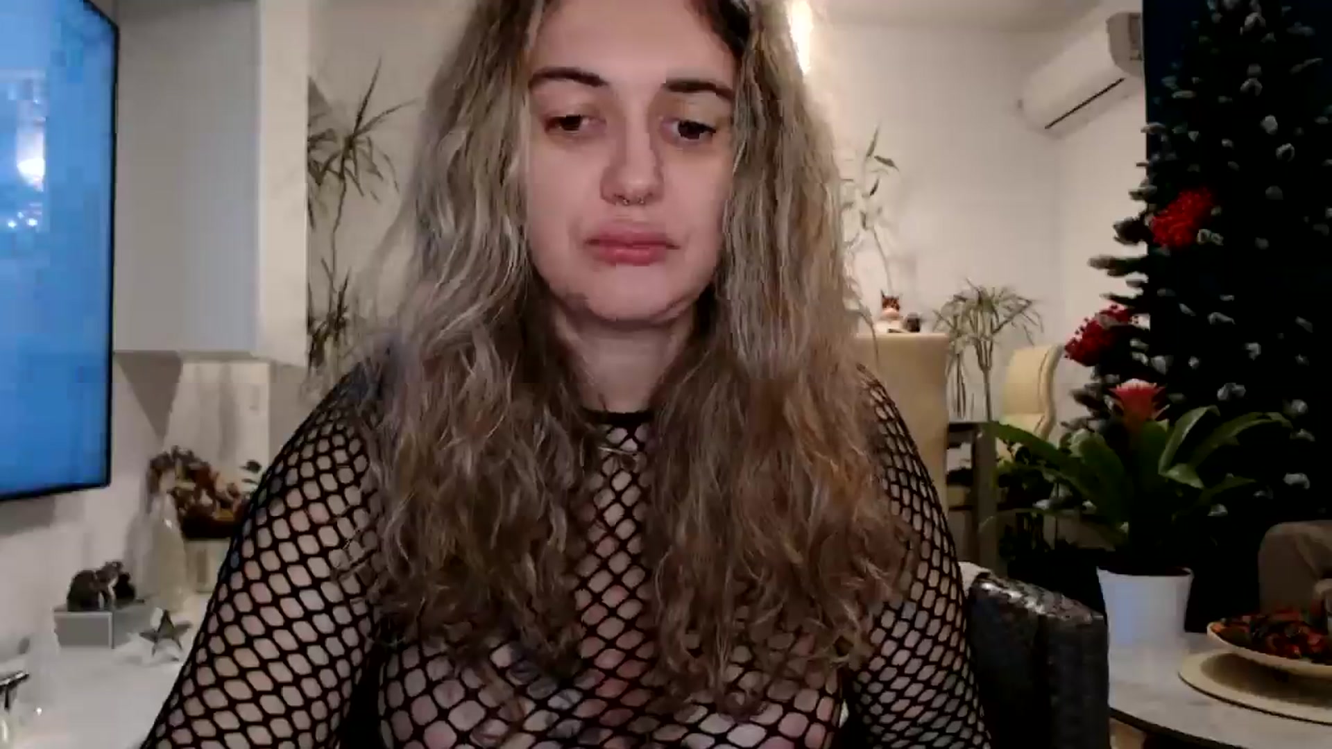 Gallery image thumbnail from MissDivinna's myfreecams stream on, 11/28/2024, 19:37 image 8 of 20