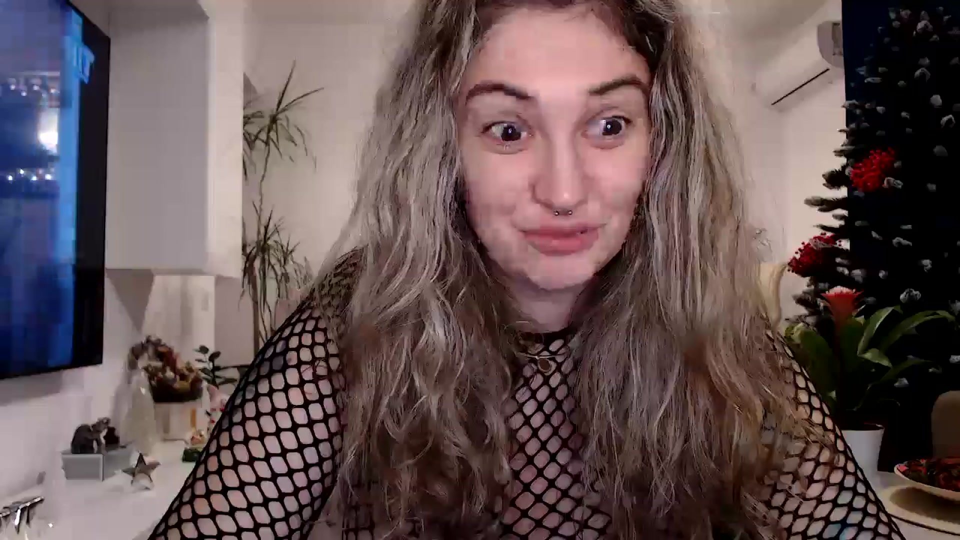 Gallery image thumbnail from MissDivinna's myfreecams stream on, 11/28/2024, 19:37 image 4 of 20