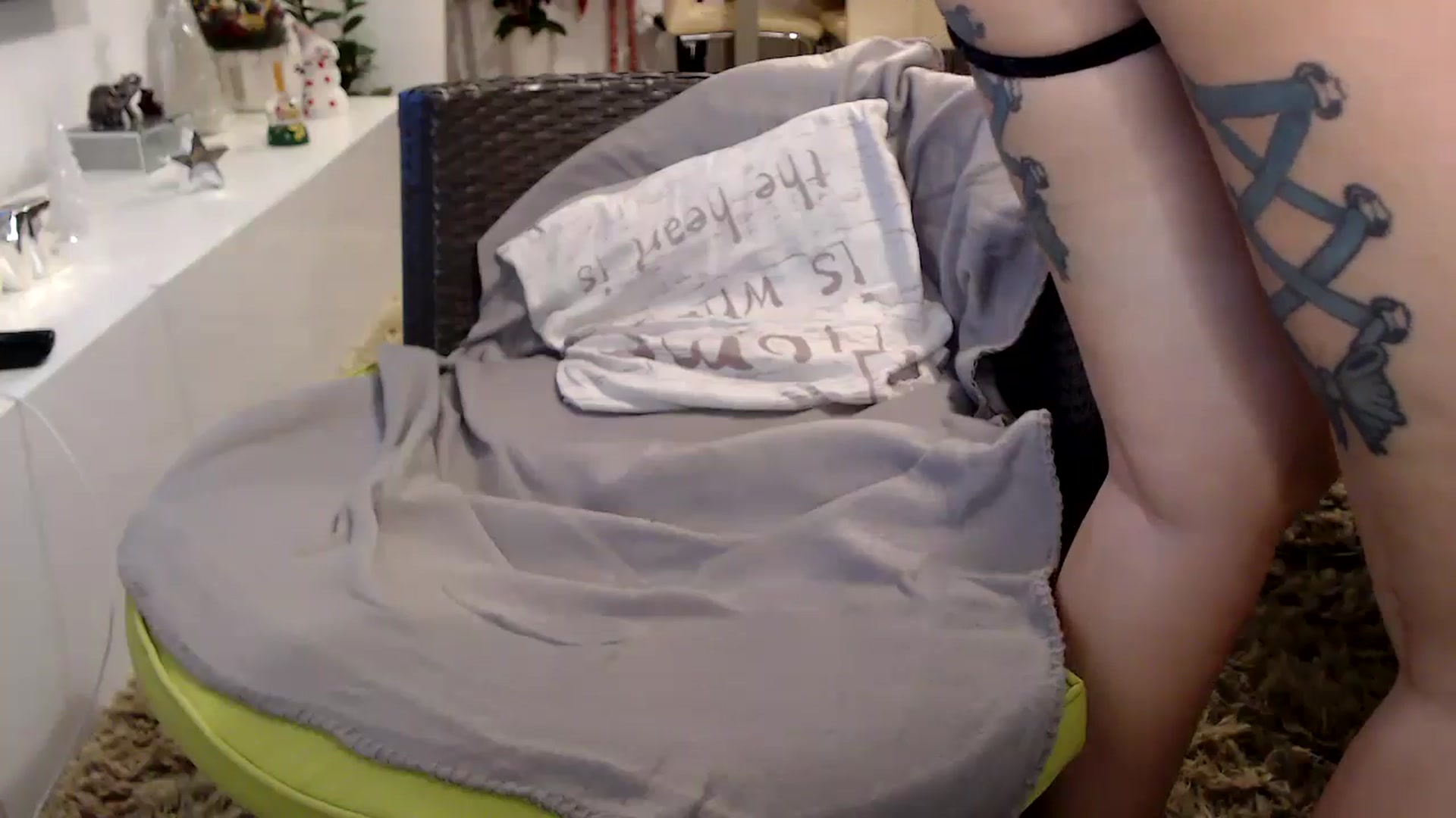 Gallery image thumbnail from MissDivinna's myfreecams stream on, 11/28/2024, 23:18 image 14 of 20