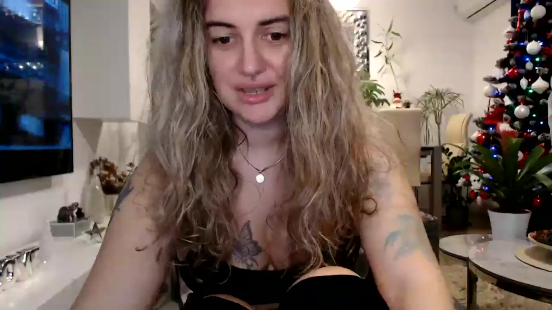 Gallery image thumbnail from MissDivinna's myfreecams stream on, 11/29/2024, 20:01 image 11 of 20