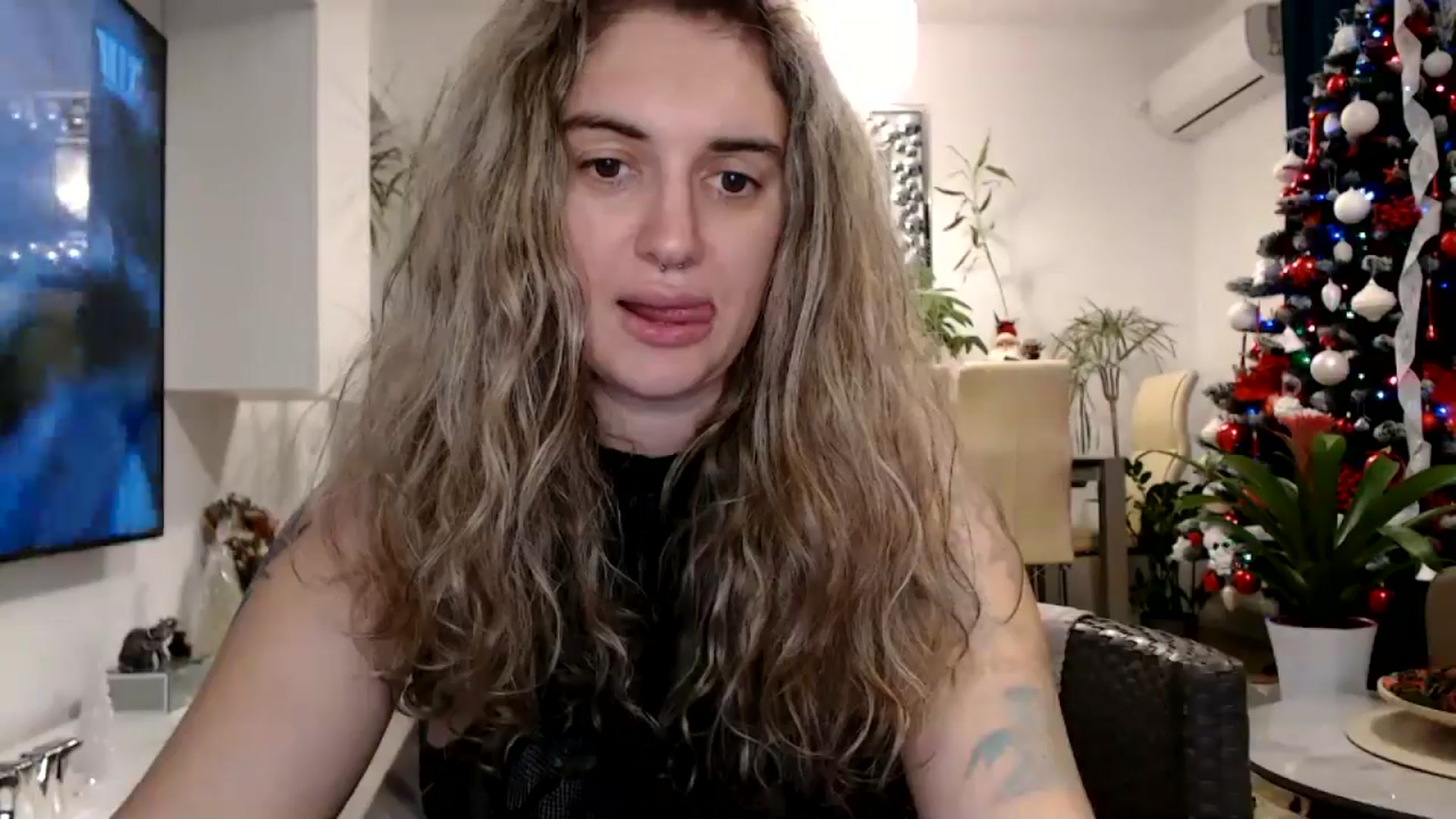 Gallery image thumbnail from MissDivinna's myfreecams stream on, 11/29/2024, 21:54 image 12 of 20