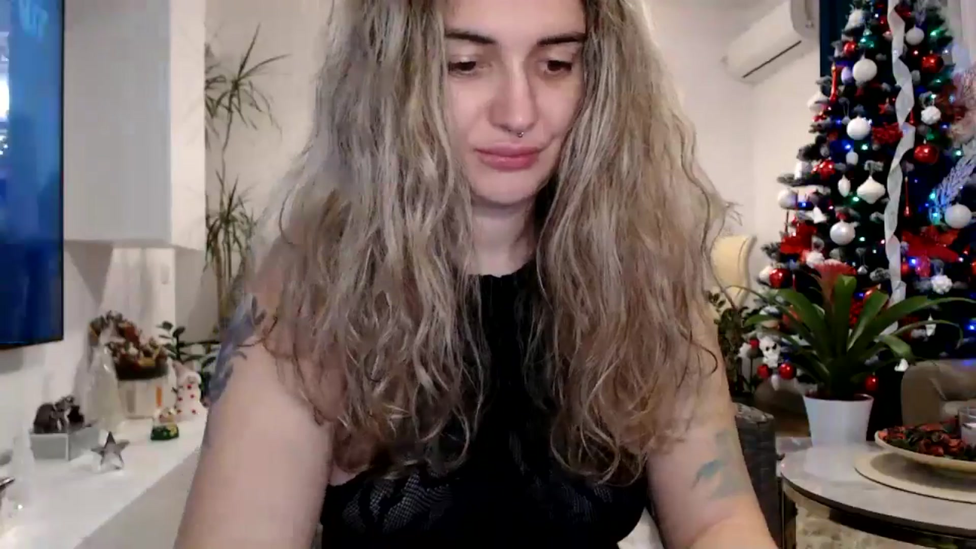 Gallery image thumbnail from MissDivinna's myfreecams stream on, 11/29/2024, 23:38 image 20 of 20